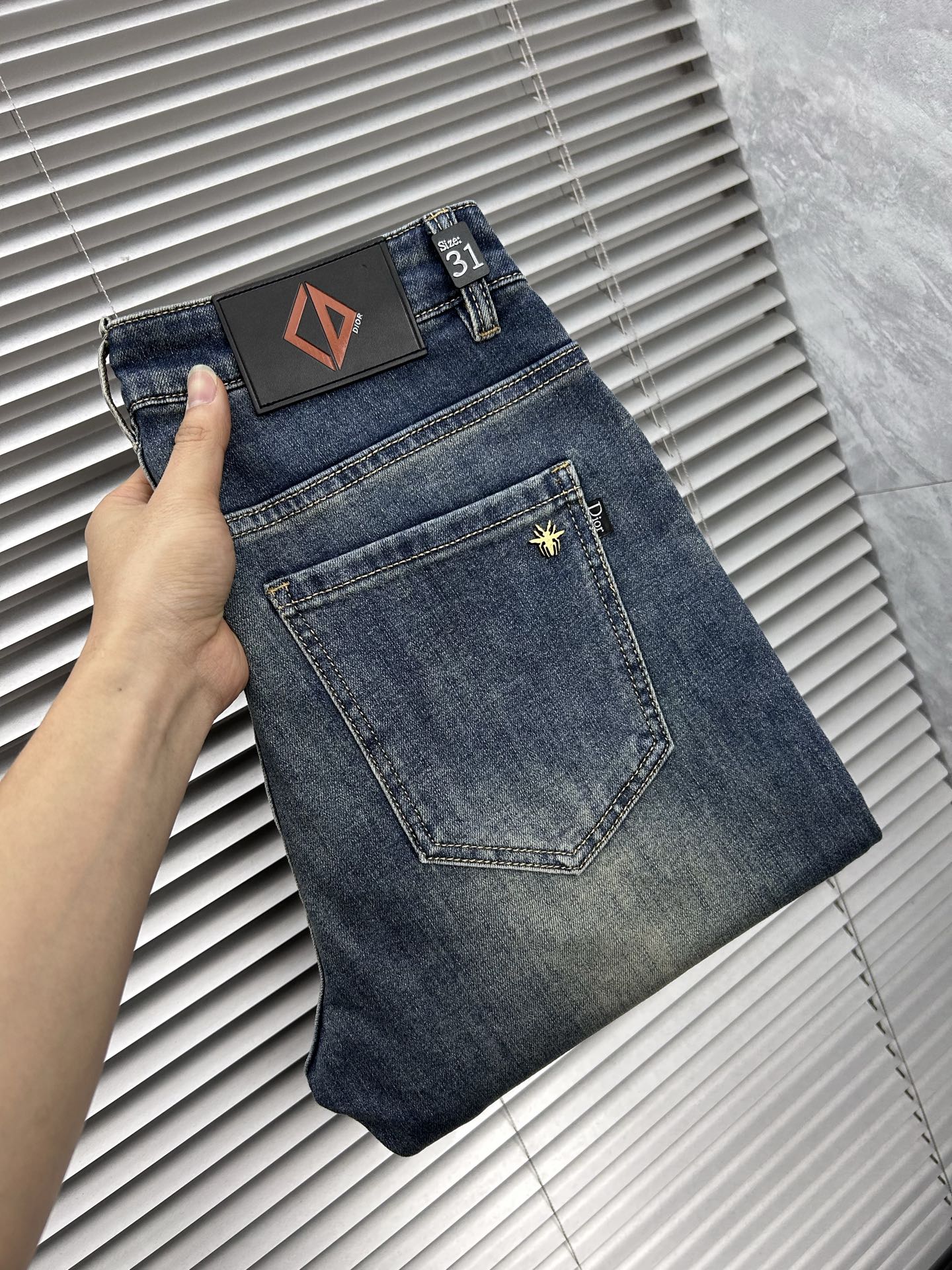 dr‘’。2026春夏高级时装感，超柔牛仔面料 , 顶级洗水牛仔裤。面料很特殊，超细精仿棉纱混纺，超柔舒