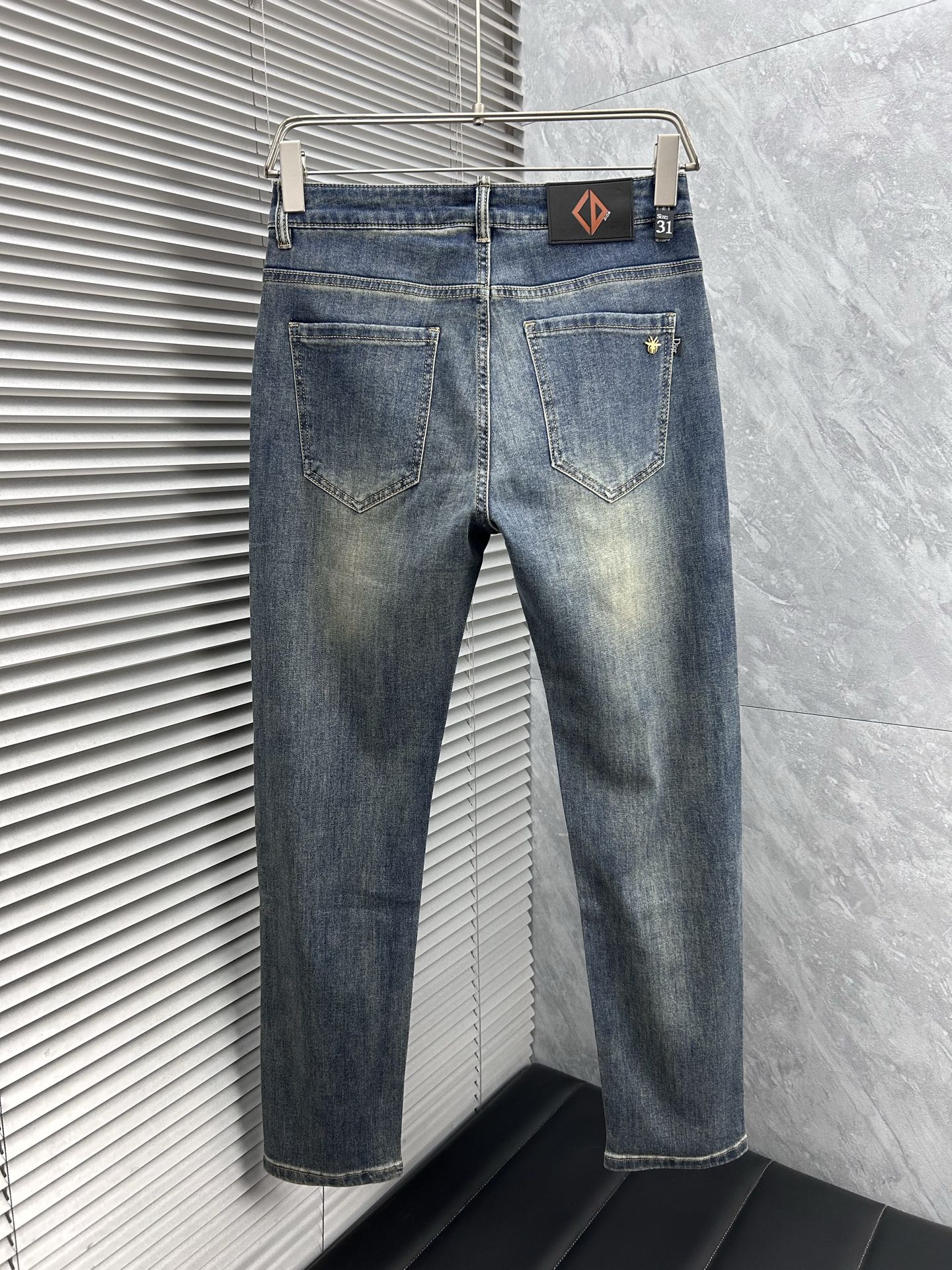 dr‘’。2026春夏高级时装感，超柔牛仔面料 , 顶级洗水牛仔裤。面料很特殊，超细精仿棉纱混纺，超柔舒