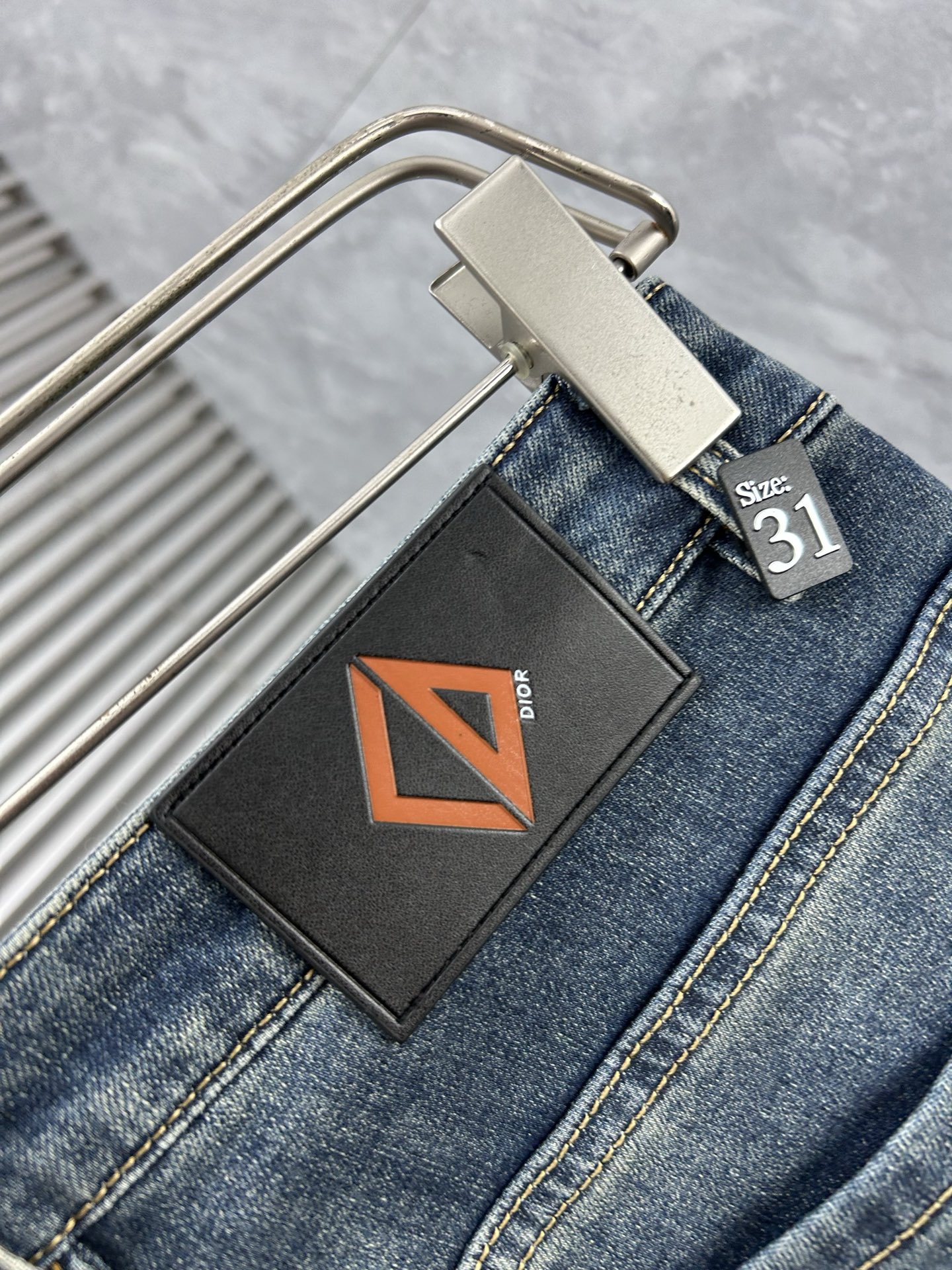 dr‘’。2026春夏高级时装感，超柔牛仔面料 , 顶级洗水牛仔裤。面料很特殊，超细精仿棉纱混纺，超柔舒