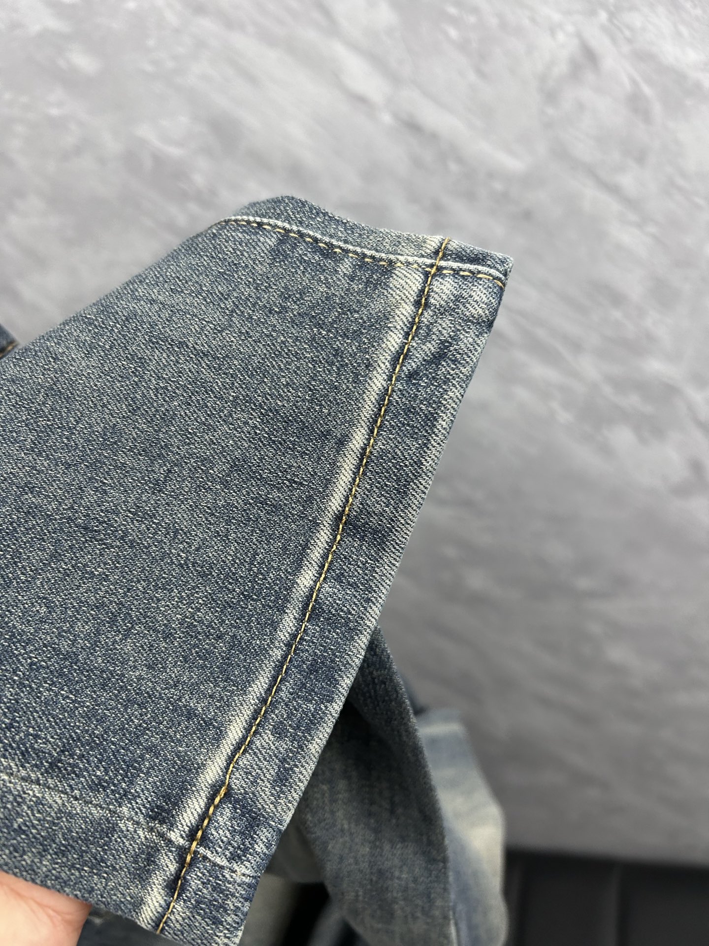 dr‘’。2026春夏高级时装感，超柔牛仔面料 , 顶级洗水牛仔裤。面料很特殊，超细精仿棉纱混纺，超柔舒