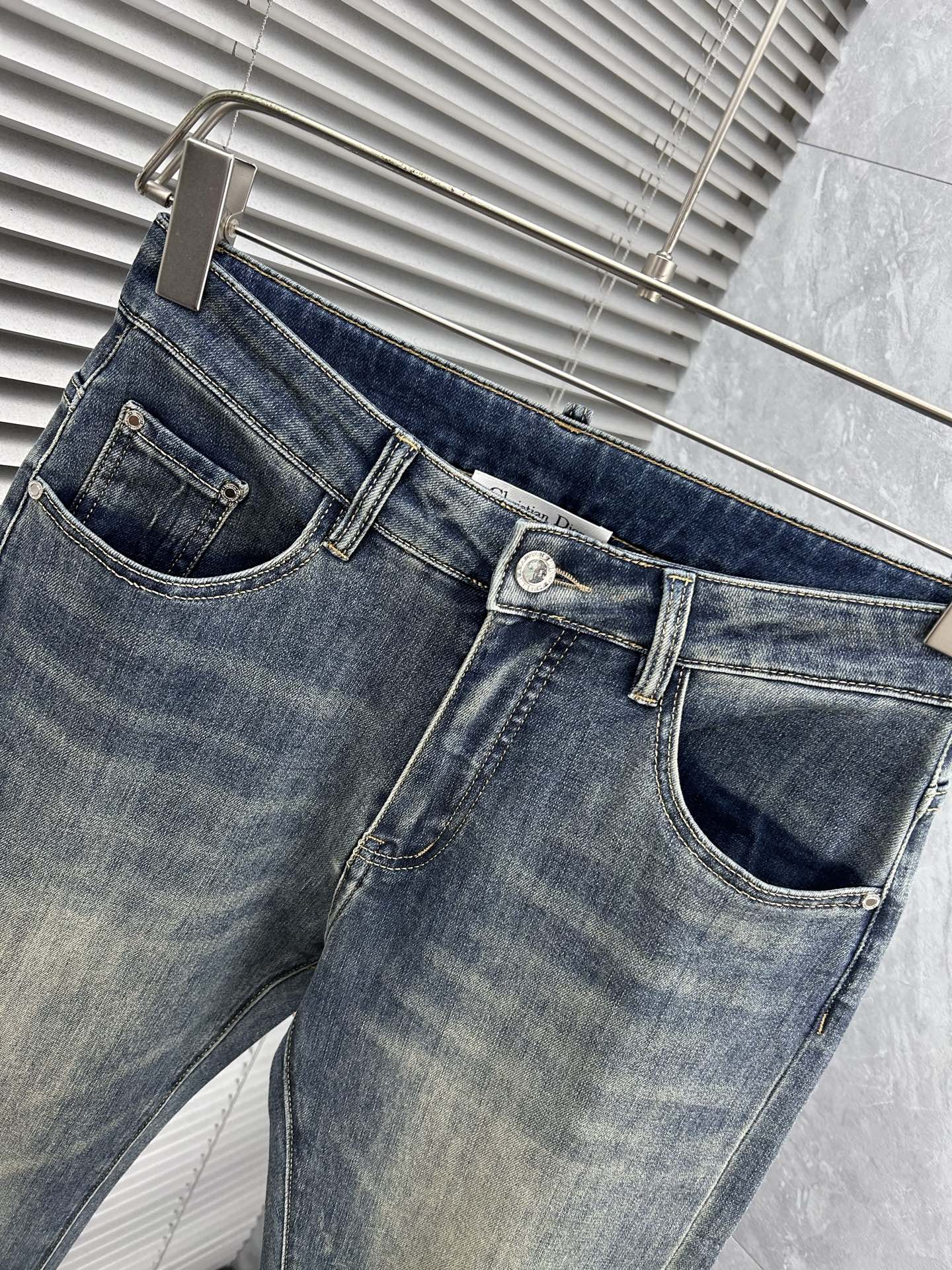 dr‘’。2026春夏高级时装感，超柔牛仔面料 , 顶级洗水牛仔裤。面料很特殊，超细精仿棉纱混纺，超柔舒