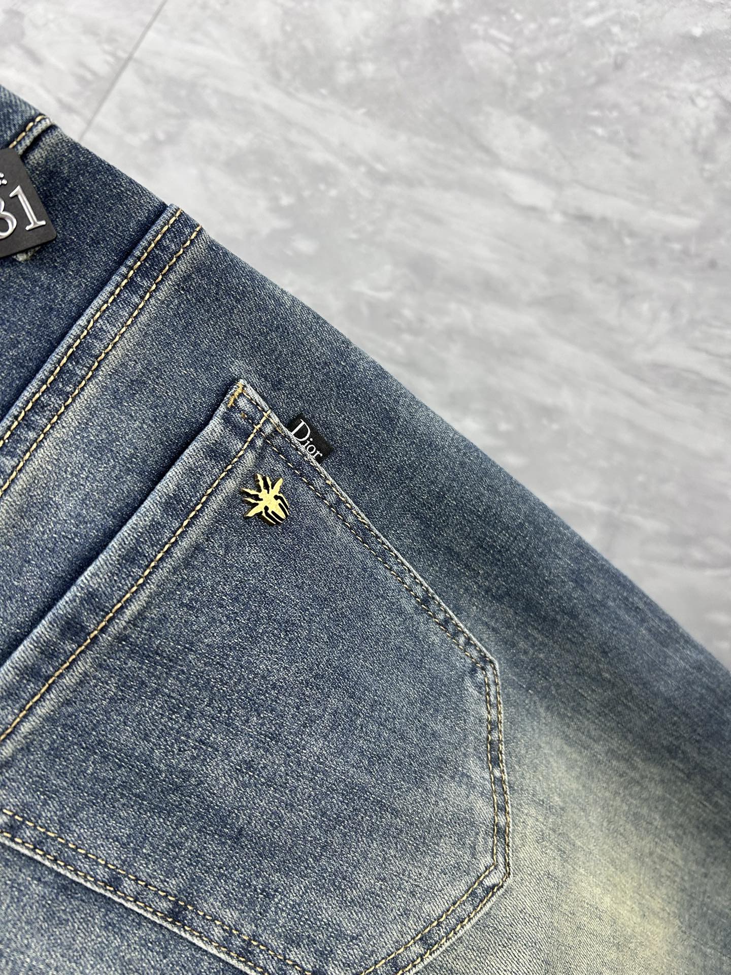 dr‘’。2026春夏高级时装感，超柔牛仔面料 , 顶级洗水牛仔裤。面料很特殊，超细精仿棉纱混纺，超柔舒