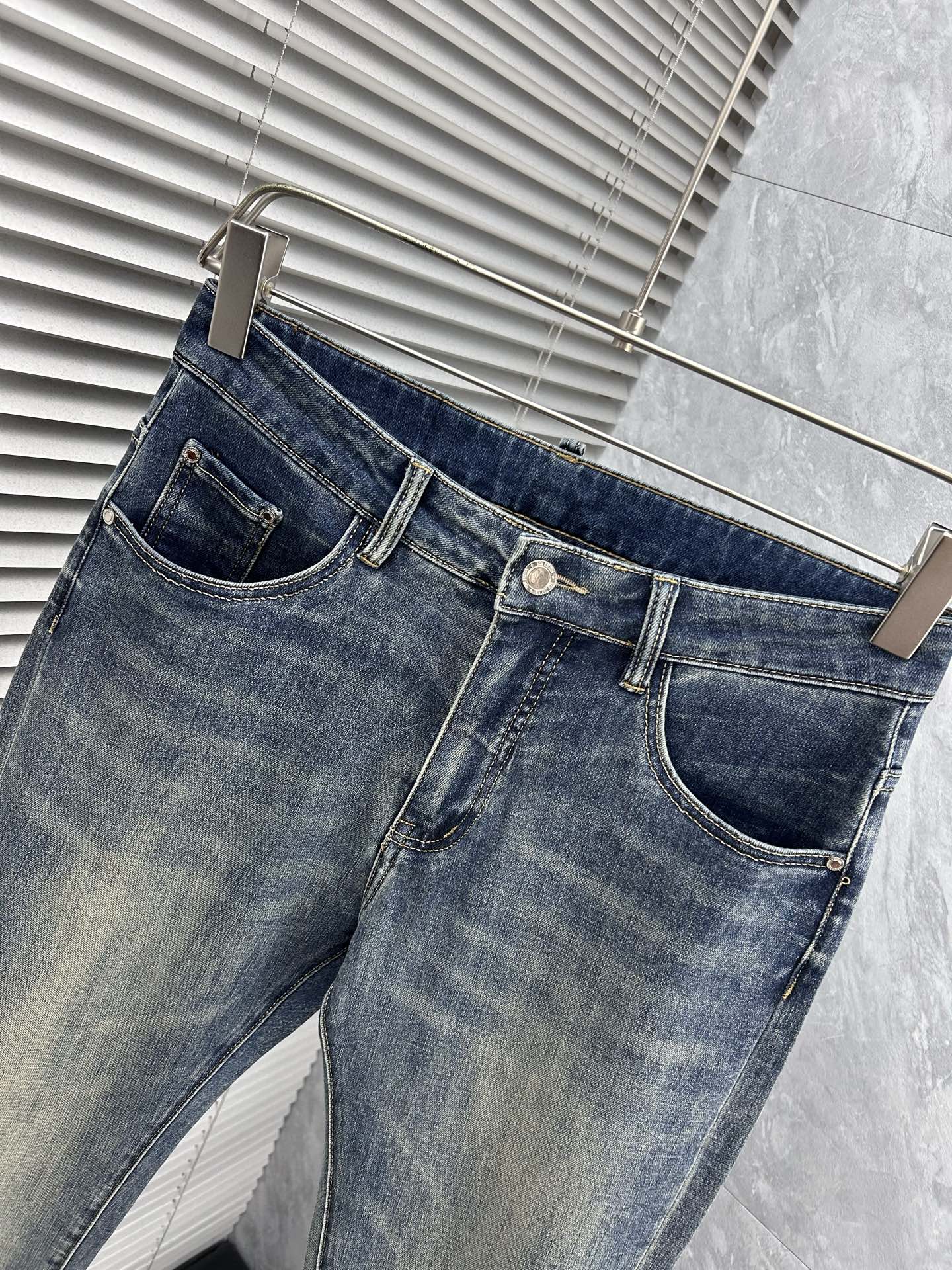 圣罗‘’。2026春夏高级时装感，超柔牛仔面料 , 顶级洗水牛仔裤。面料很特殊，超细精仿棉纱混纺，超柔舒