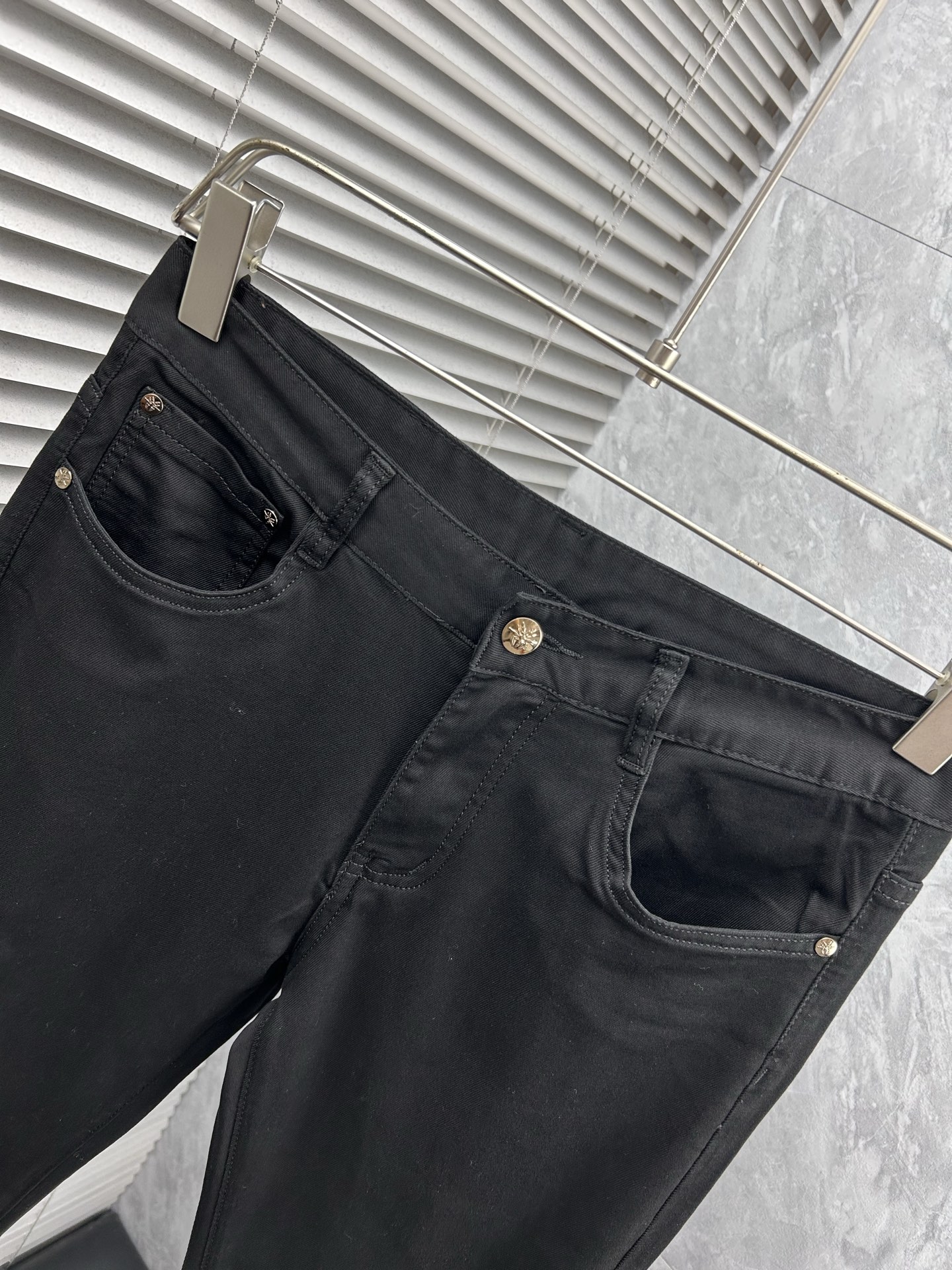 dr‘’。2026春夏高级时装感，超柔牛仔面料 , 顶级洗水牛仔裤。面料很特殊，超细精仿棉纱混纺，超柔舒