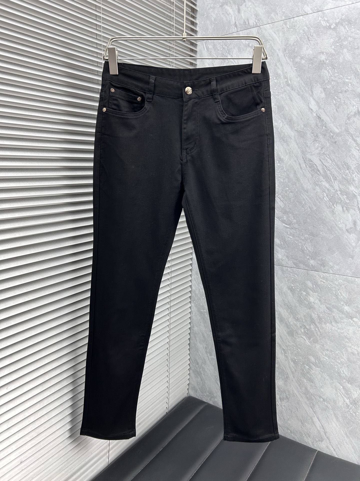 dr‘’。2026春夏高级时装感，超柔牛仔面料 , 顶级洗水牛仔裤。面料很特殊，超细精仿棉纱混纺，超柔舒