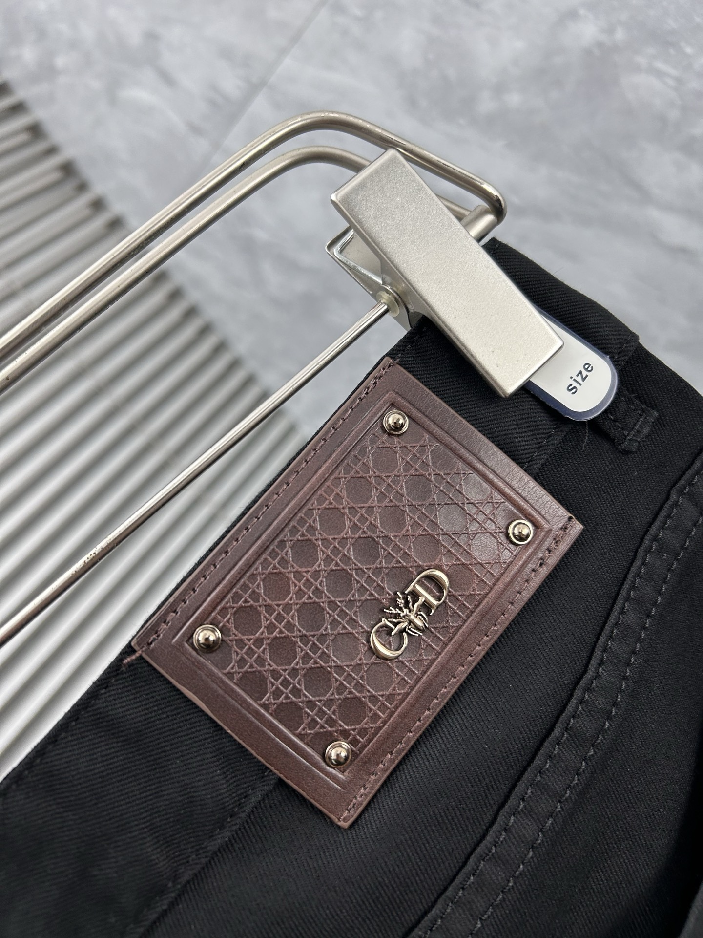 dr‘’。2026春夏高级时装感，超柔牛仔面料 , 顶级洗水牛仔裤。面料很特殊，超细精仿棉纱混纺，超柔舒