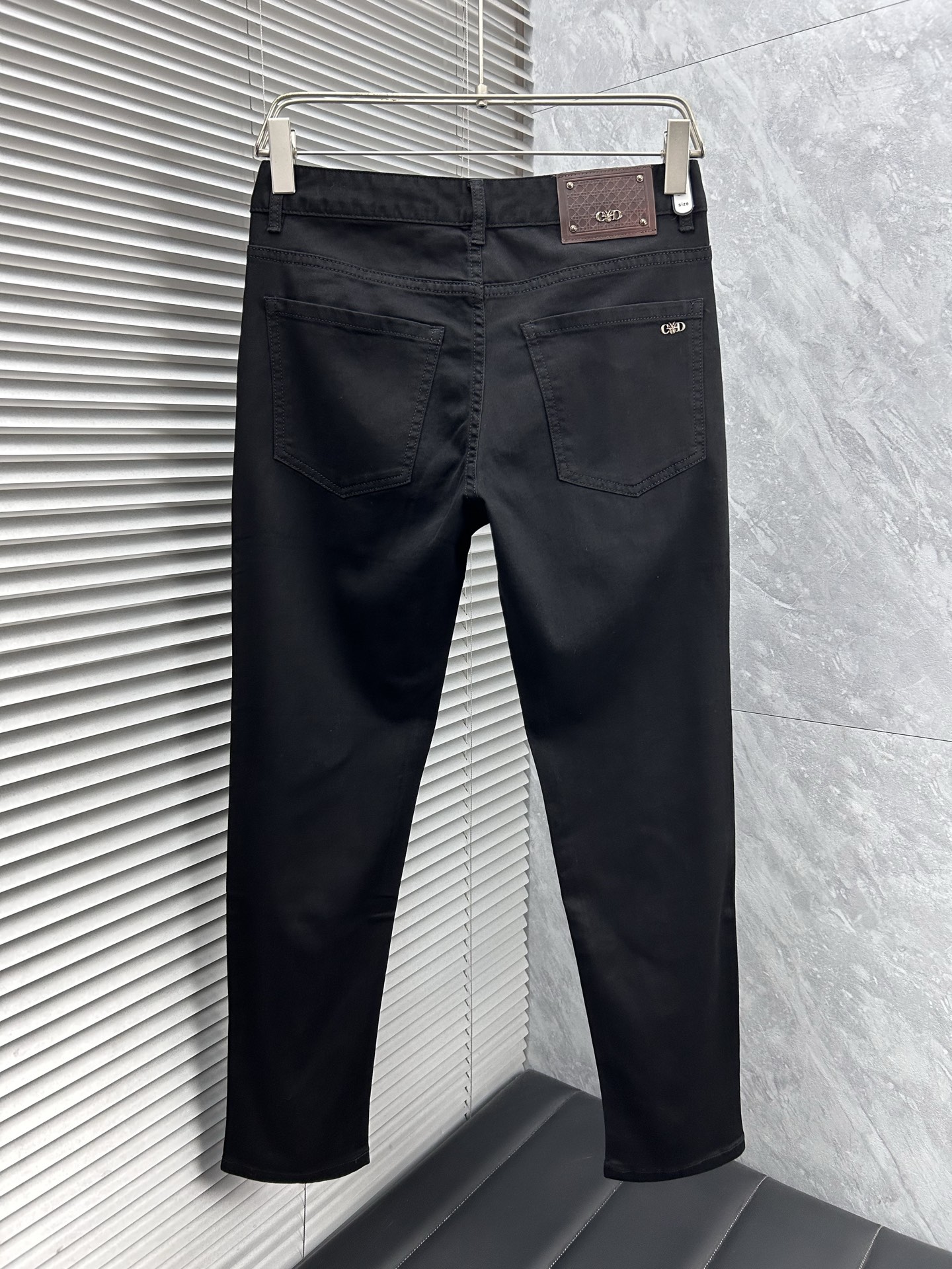 dr‘’。2026春夏高级时装感，超柔牛仔面料 , 顶级洗水牛仔裤。面料很特殊，超细精仿棉纱混纺，超柔舒