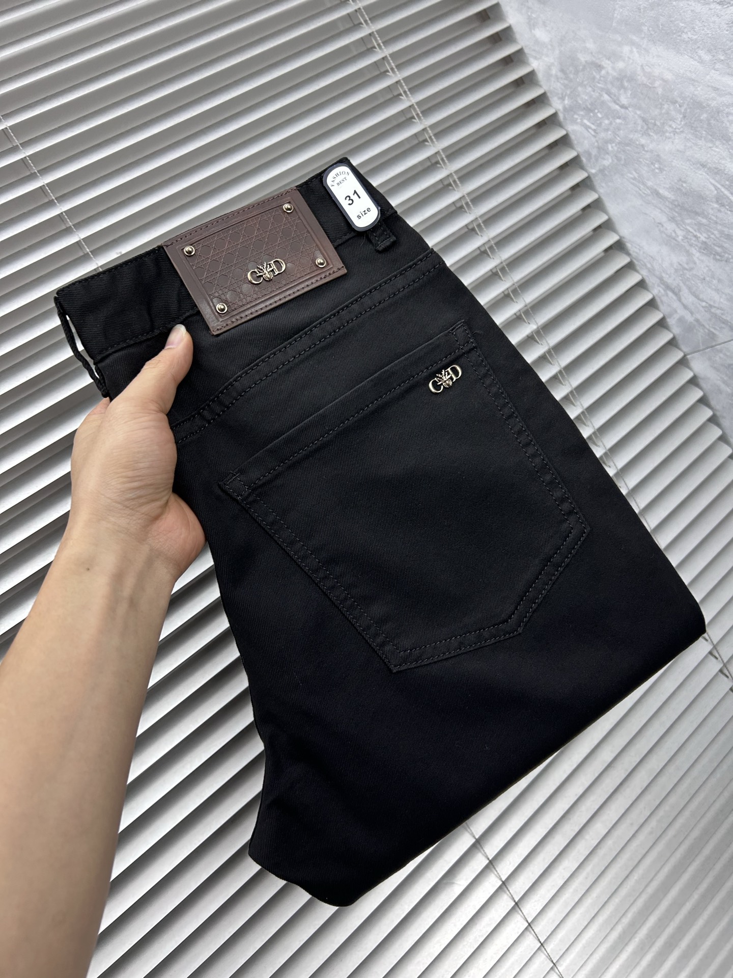 dr‘’。2026春夏高级时装感，超柔牛仔面料 , 顶级洗水牛仔裤。面料很特殊，超细精仿棉纱混纺，超柔舒