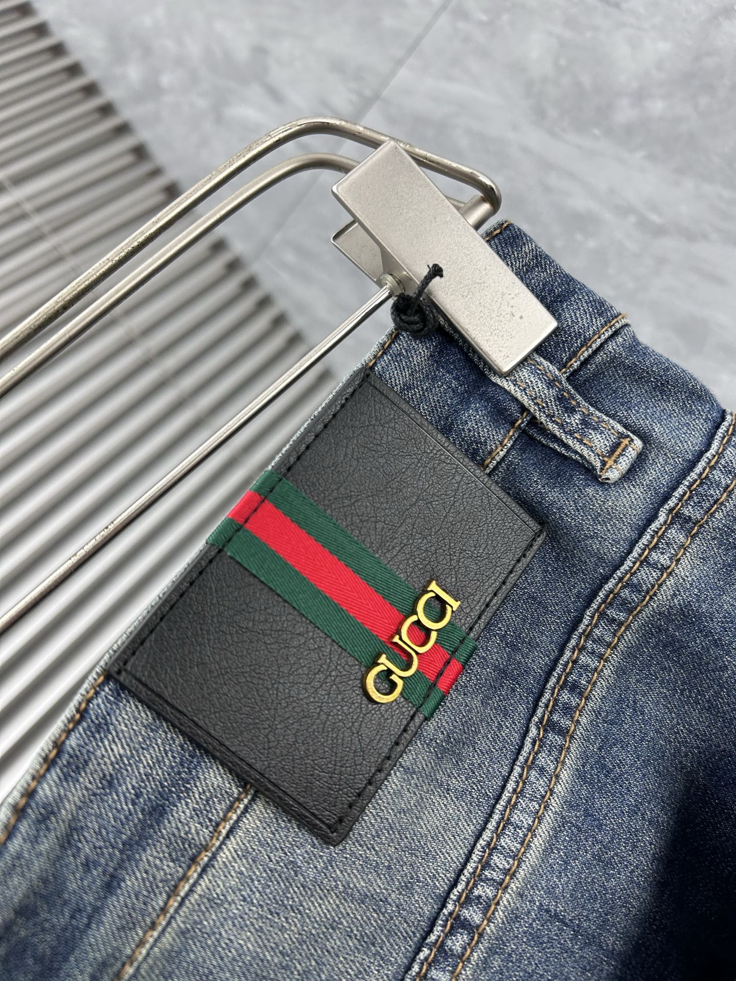 古‘’。2026春夏高级时装感，超柔牛仔面料 , 顶级洗水牛仔裤。面料很特殊，超细精仿棉纱混纺，超柔舒适