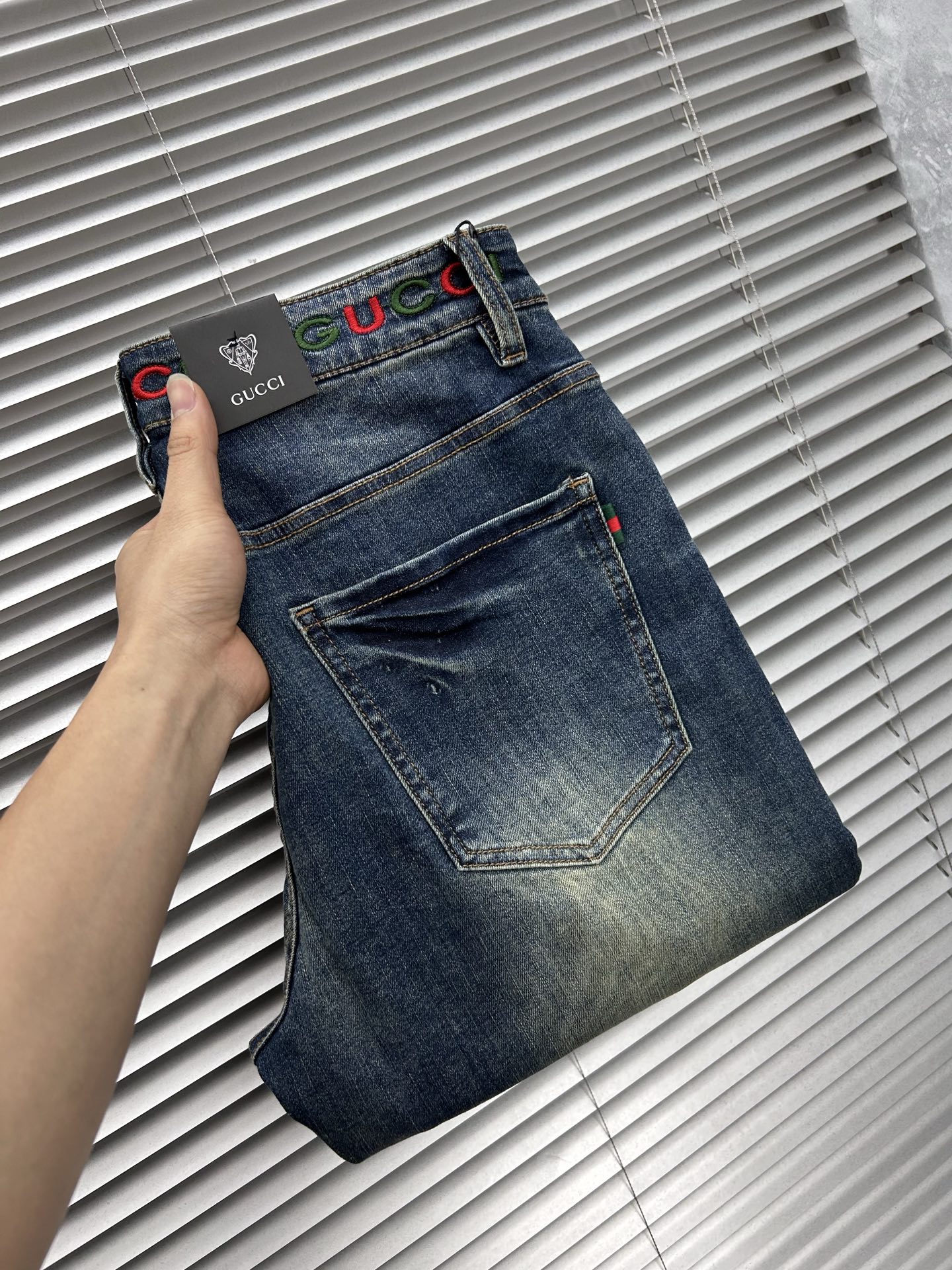 古‘’。2026春夏高级时装感，超柔牛仔面料 , 顶级洗水牛仔裤。面料很特殊，超细精仿棉纱混纺，超柔舒适