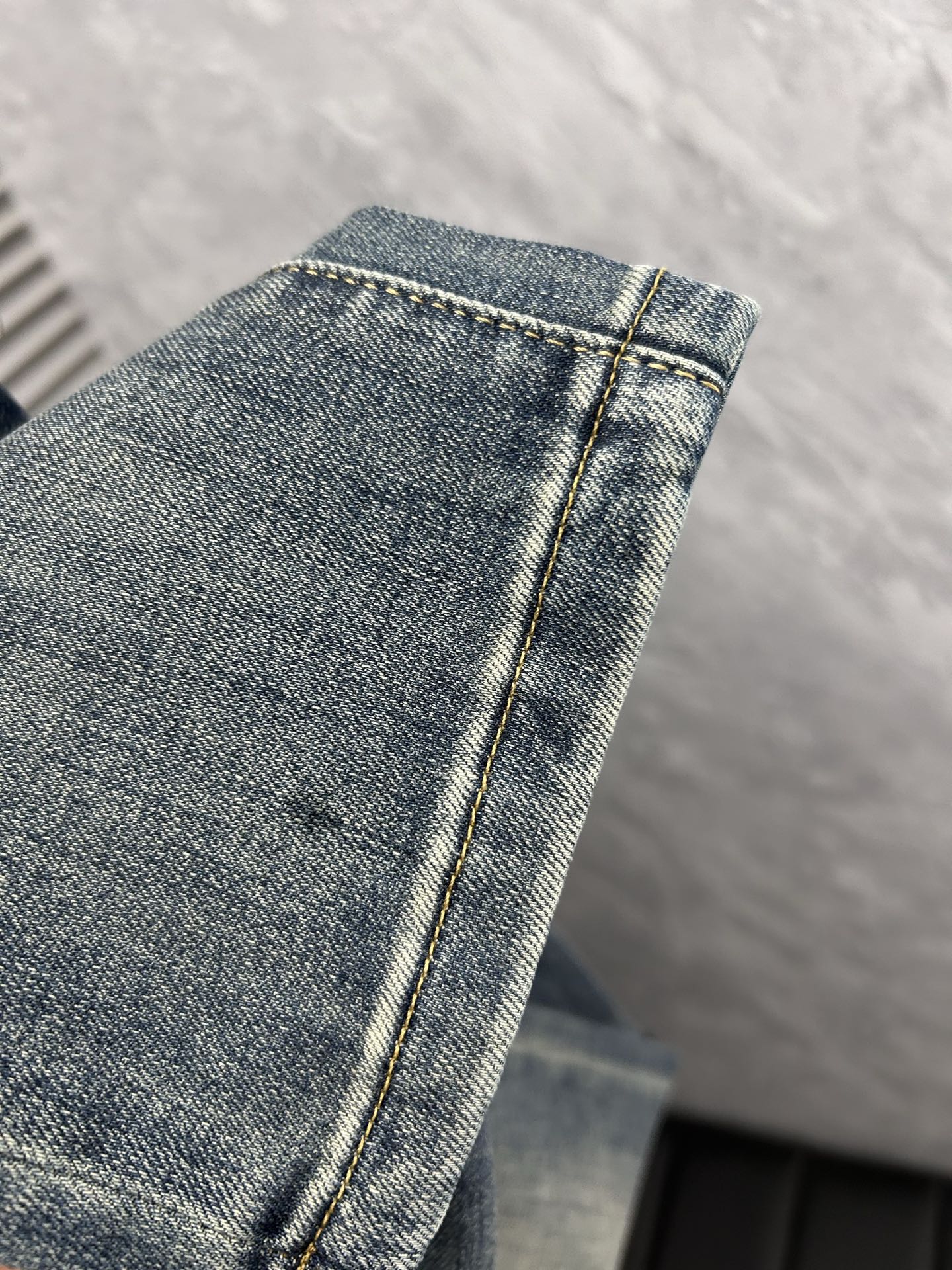 普拉‘’。2026春夏高级时装感，超柔牛仔面料 , 顶级洗水牛仔裤。面料很特殊，超细精仿棉纱混纺，超柔舒