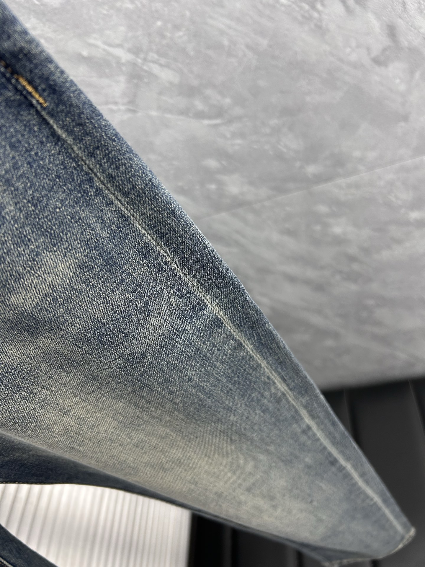 普拉‘’。2026春夏高级时装感，超柔牛仔面料 , 顶级洗水牛仔裤。面料很特殊，超细精仿棉纱混纺，超柔舒