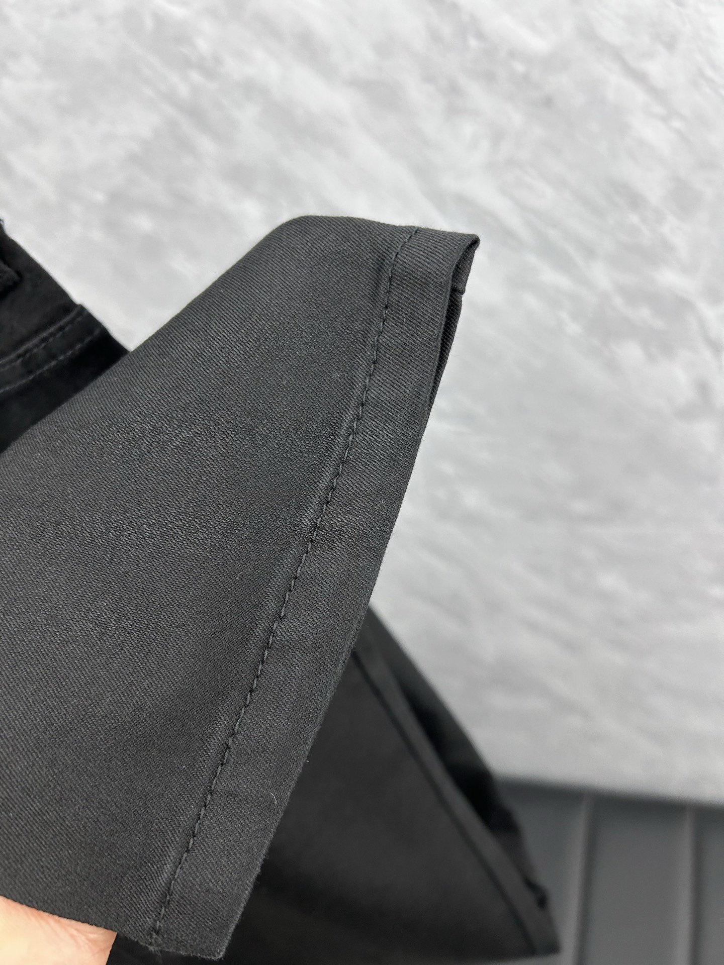 阿玛尼‘’。2026春夏高级时装感，超柔牛仔面料 , 顶级洗水牛仔裤。面料很特殊，超细精仿棉纱混纺，超柔