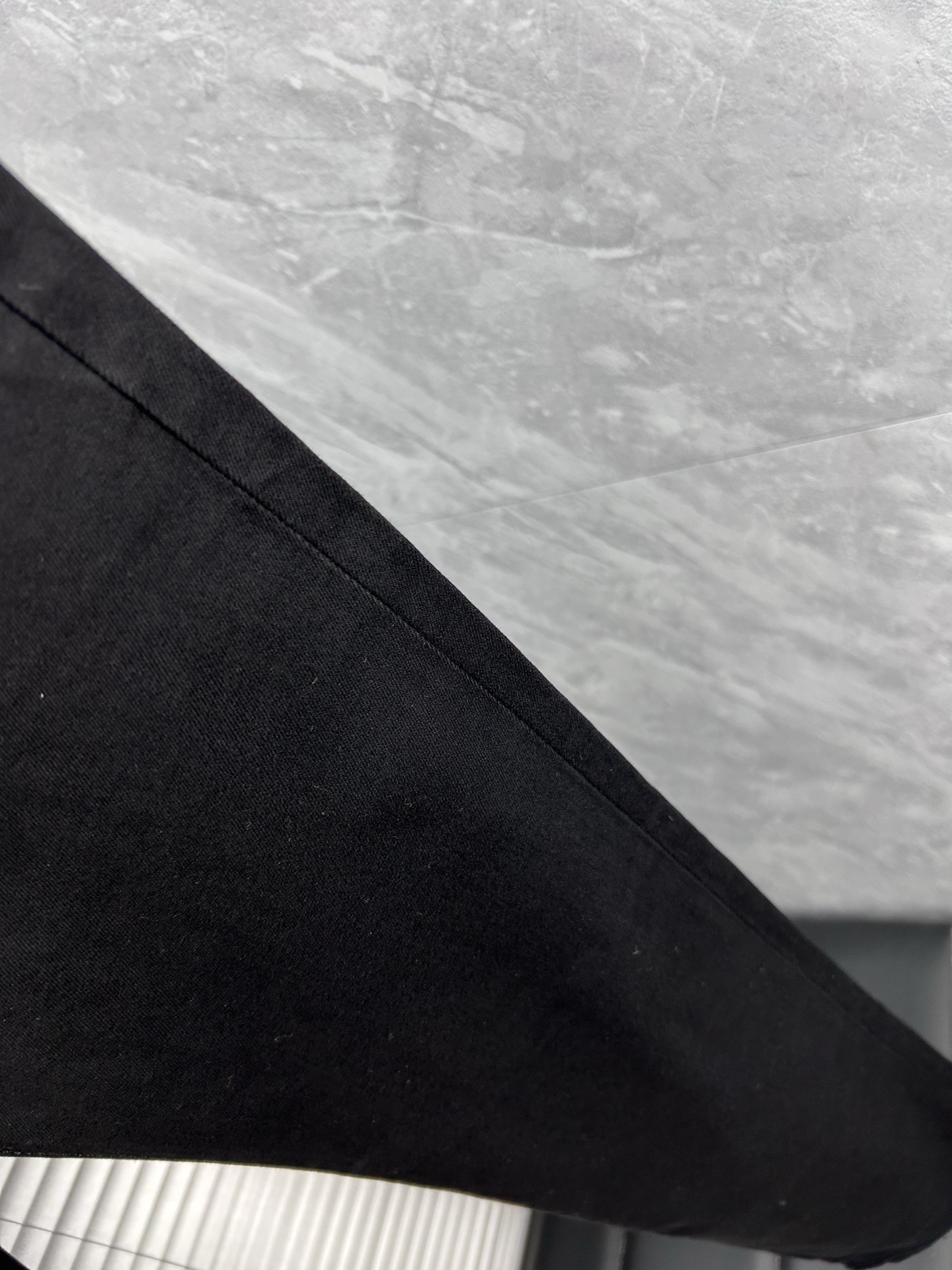 lv‘’。2026春夏高级时装感，超柔牛仔面料 , 顶级洗水牛仔裤。面料很特殊，超细精仿棉纱混纺，超柔舒