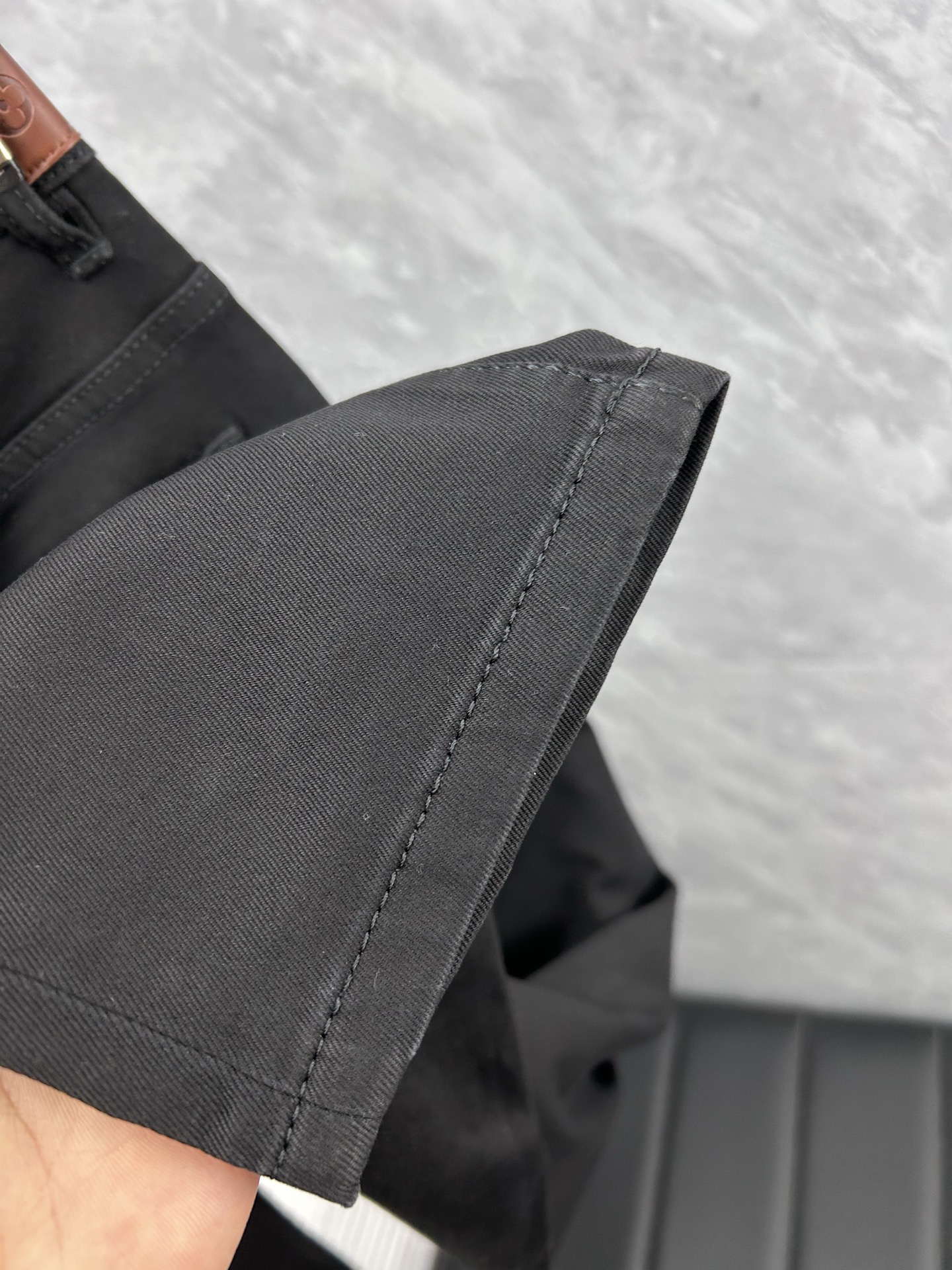 lv‘’。2026春夏高级时装感，超柔牛仔面料 , 顶级洗水牛仔裤。面料很特殊，超细精仿棉纱混纺，超柔舒