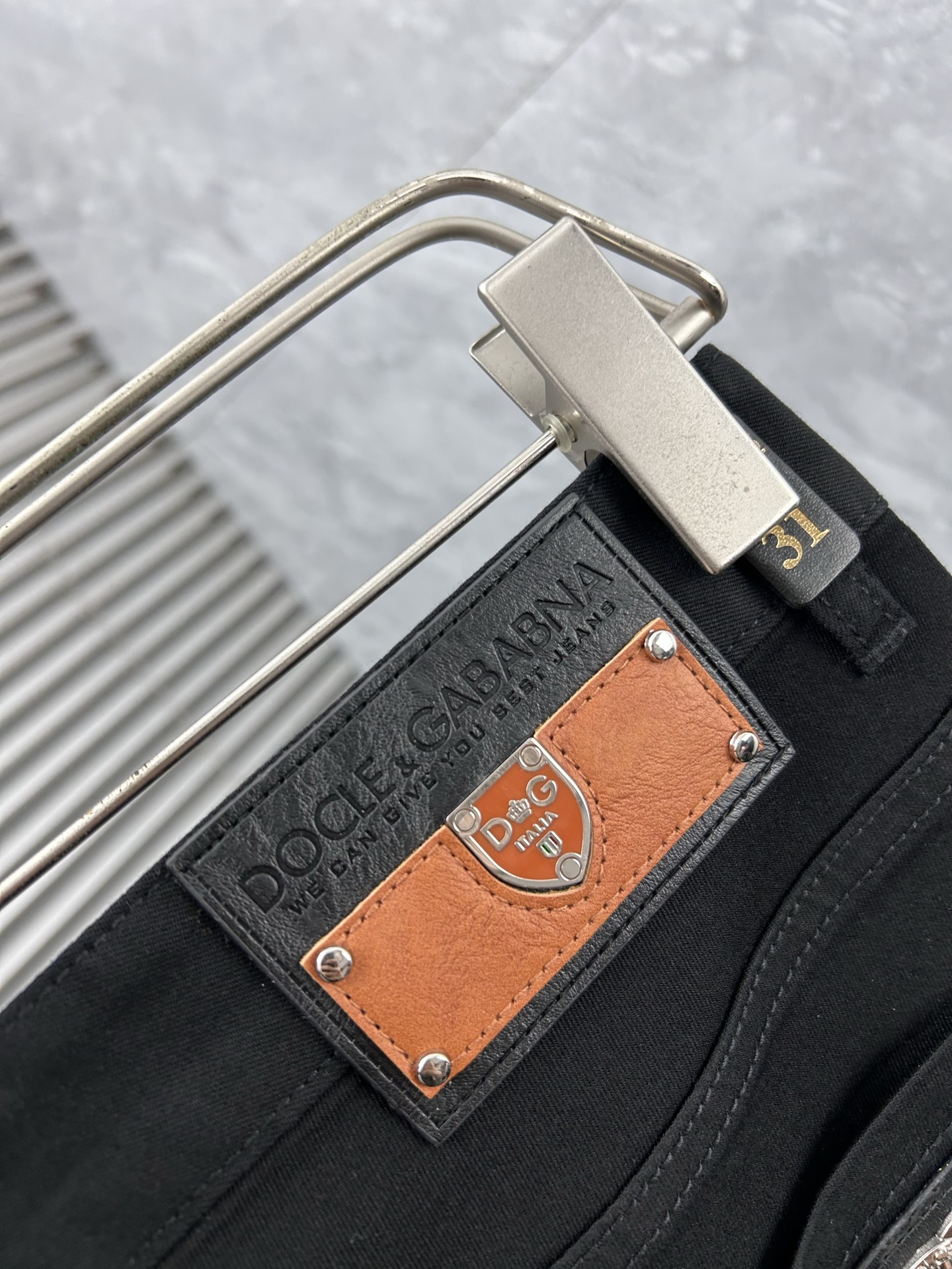 DG‘’。2026春夏高级时装感，超柔牛仔面料 , 顶级洗水牛仔裤。面料很特殊，超细精仿棉纱混纺，超柔舒