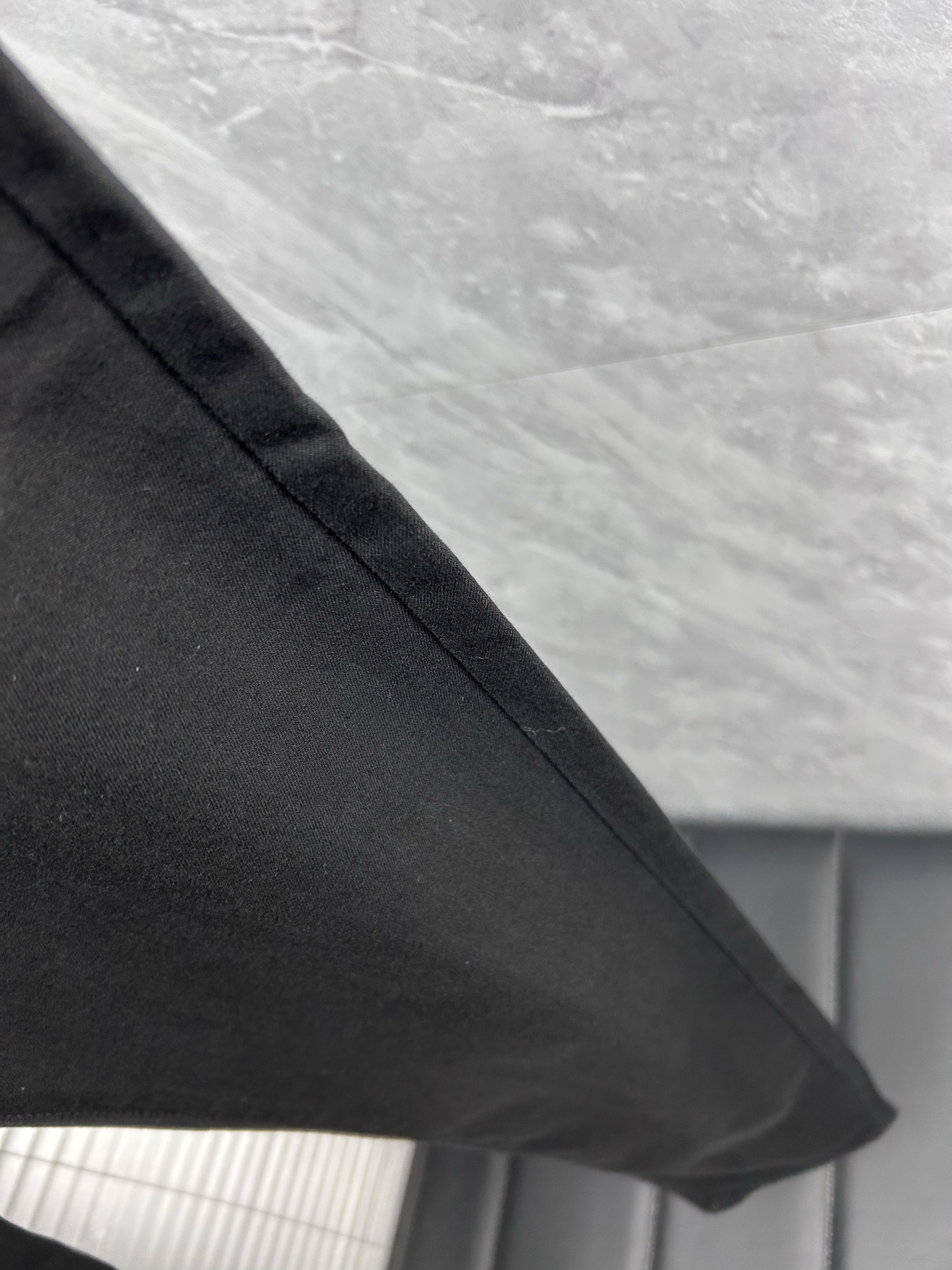 lv‘’。2026春夏高级时装感，超柔牛仔面料 , 顶级洗水牛仔裤。面料很特殊，超细精仿棉纱混纺，超柔舒