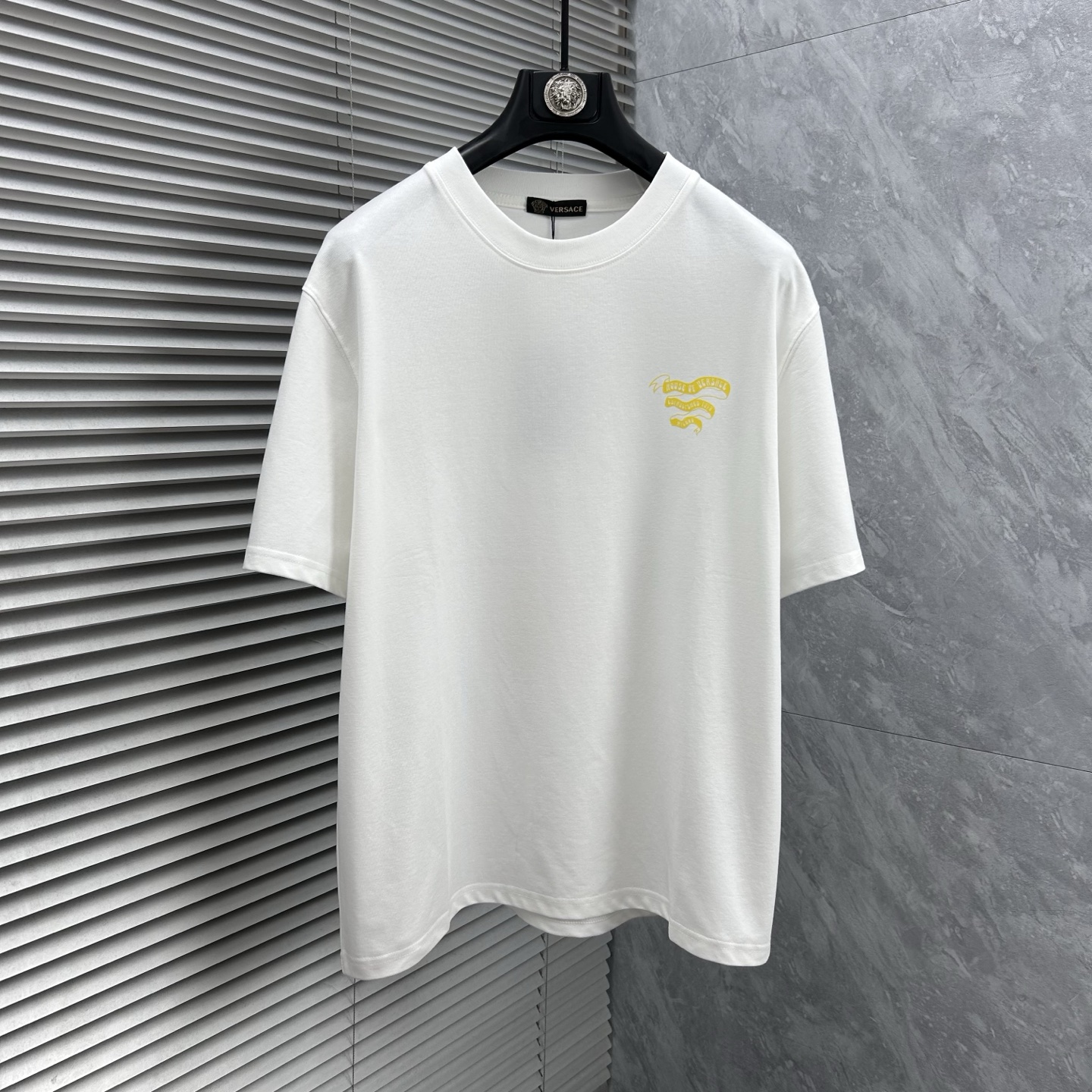 NO:877370,Versace's 2026 spring and summer new products, mercerized cotton round neck short-sleeved T-shirt, counter size M-XXXL 175/140, recommended L, versace, T-shirt, tees, t-shirt,19860909范思‘’2026年春夏新品上新 丝光棉圆领短袖T恤 专柜码数M-XXXL 175/140建议L,,versace,T-shirt,tees，t-shirt,,Men's clothing
