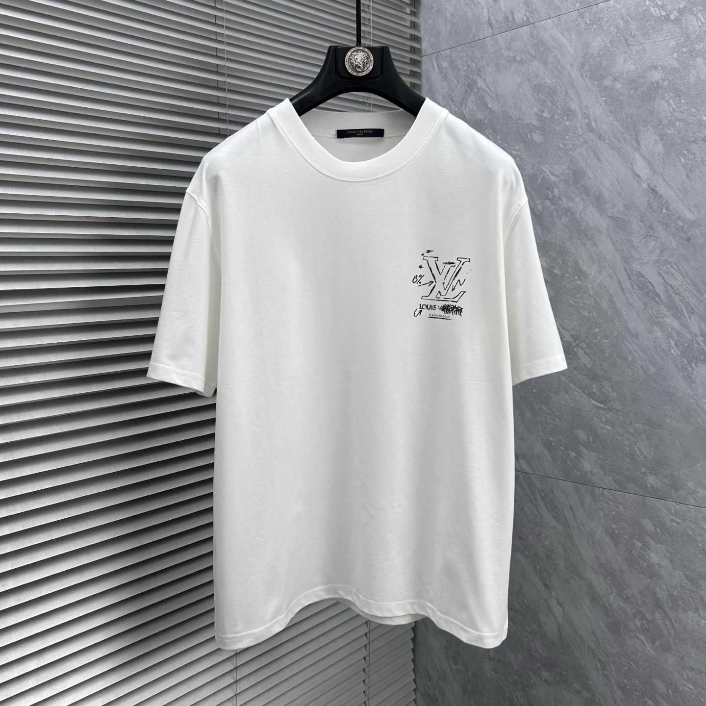NO:877364,LV’s 2026 spring and summer new products, mercerized cotton round neck short-sleeved T-shirt, counter size M-XXXL 175/140, recommended L, Louis Vuitton, T-shirt, tees, t-shirt,19860909LV2026年春夏新品上新 丝光棉圆领短袖T恤 专柜码数M-XXXL 175/140建议L,,louis vuitton,T-shirt,tees，t-shirt,,Men's clothing