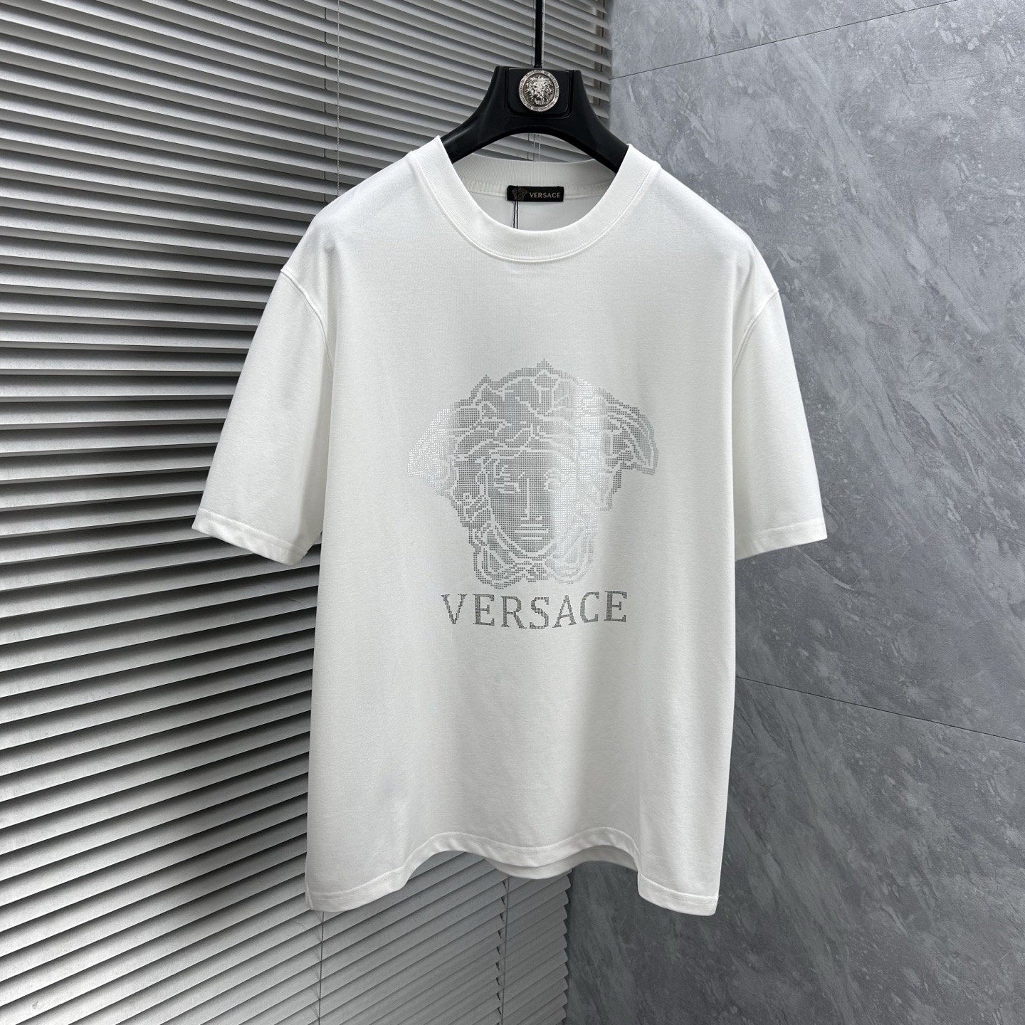 NO:877349,Versace's 2026 spring and summer new products, mercerized cotton round neck short-sleeved T-shirt, counter size M-XXXL 175/140, recommended L, versace, T-shirt, tees, t-shirt,19860909范思‘’2026年春夏新品上新 丝光棉圆领短袖T恤 专柜码数M-XXXL 175/140建议L,,versace,T-shirt,tees，t-shirt,,Men's clothing