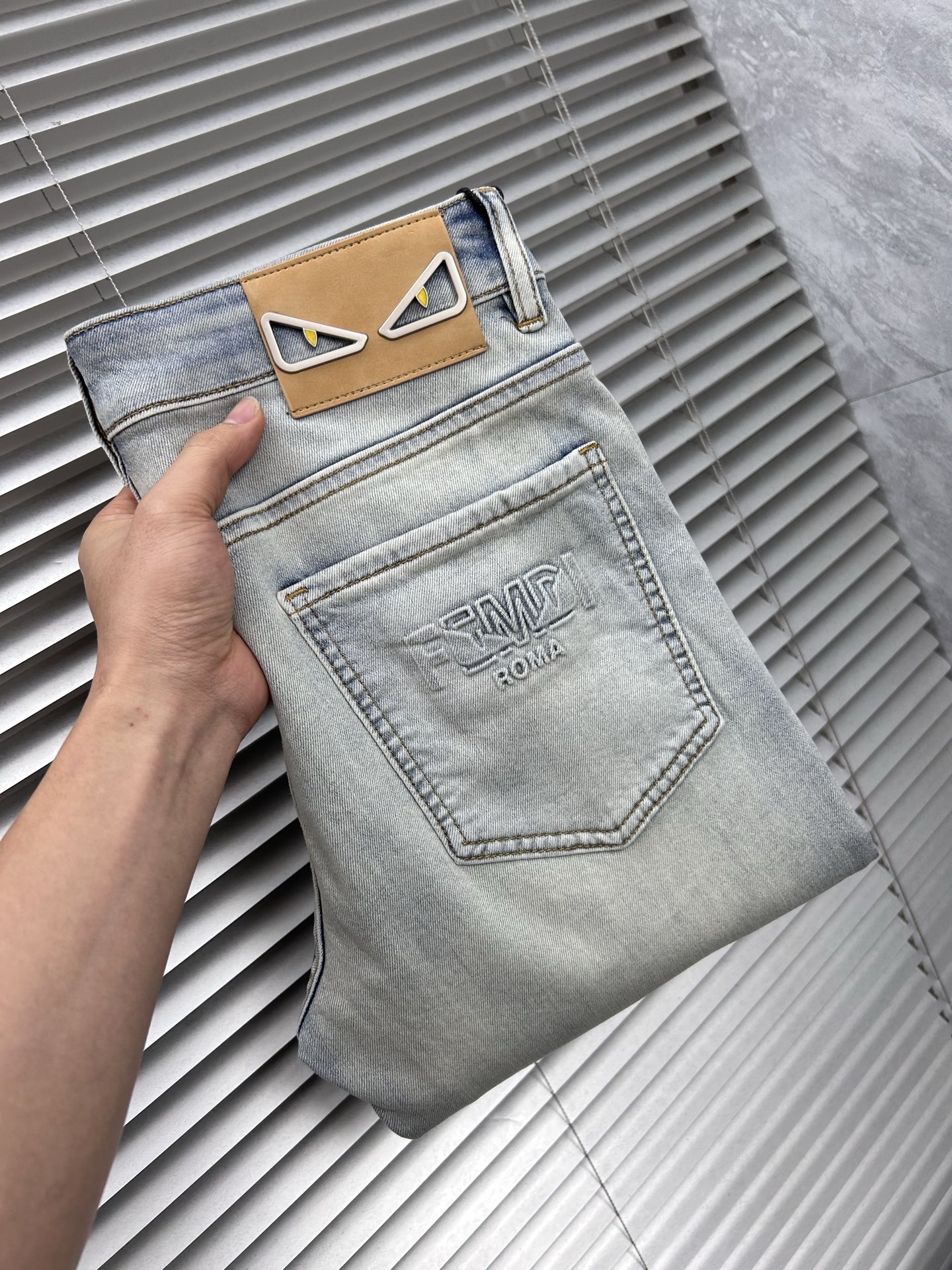 NO:937884,Fen’’ 2026 spring and summer new men’s jeans are made of imported denim fabrics, heavy-duty environmentally friendly washing, soft to the touch and wear-resistant, small straight version, slightly elastic, slimming, perfect details, high-quality hardware and accessories, fine workmanship, extraordinary, code number 28-38, shipped next day,,jeans,19860909芬‘’ 2026春夏新款男士牛仔裤 精选进口丹宁牛仔面料 重工环保洗水 手感柔和 兼备耐磨性 版型小直筒 微弹力显瘦修身,细节完美,五金辅料精选高等品质,做工精细,绝非凡品,码数28-38,隔天出货,,jeans,,Men's clothing