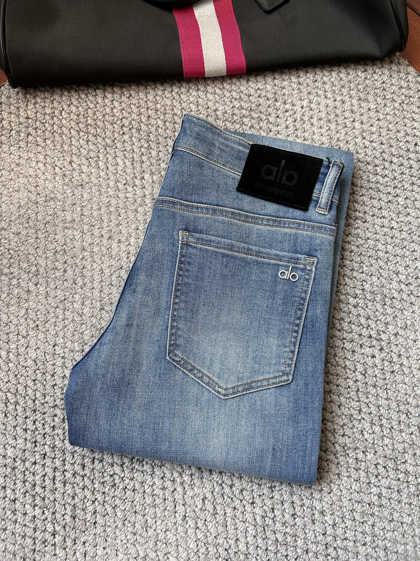 NO:871440,alo‘’ 2026 spring and summer new men’s jeans. Selected imported denim denim fabric. Heavy-duty environmentally friendly washing. Soft feel and wear resistance. Small straight version. Micro-elasticity makes you slim and slim. Perfect details. High-quality hardware and accessories. Fine workmanship. Unparalleled. Code number 28-38. Ships next day. Jeans.19860909alo‘’ 2026春夏新款男士牛仔裤 精选进口丹宁牛仔面料 重工环保洗水 手感柔和 兼备耐磨性 版型小直筒 微弹力显瘦修身,细节完美,五金辅料精选高等品质,做工精细,绝非凡品,码数28-38,隔天出货,,jeans,,Men's clothing