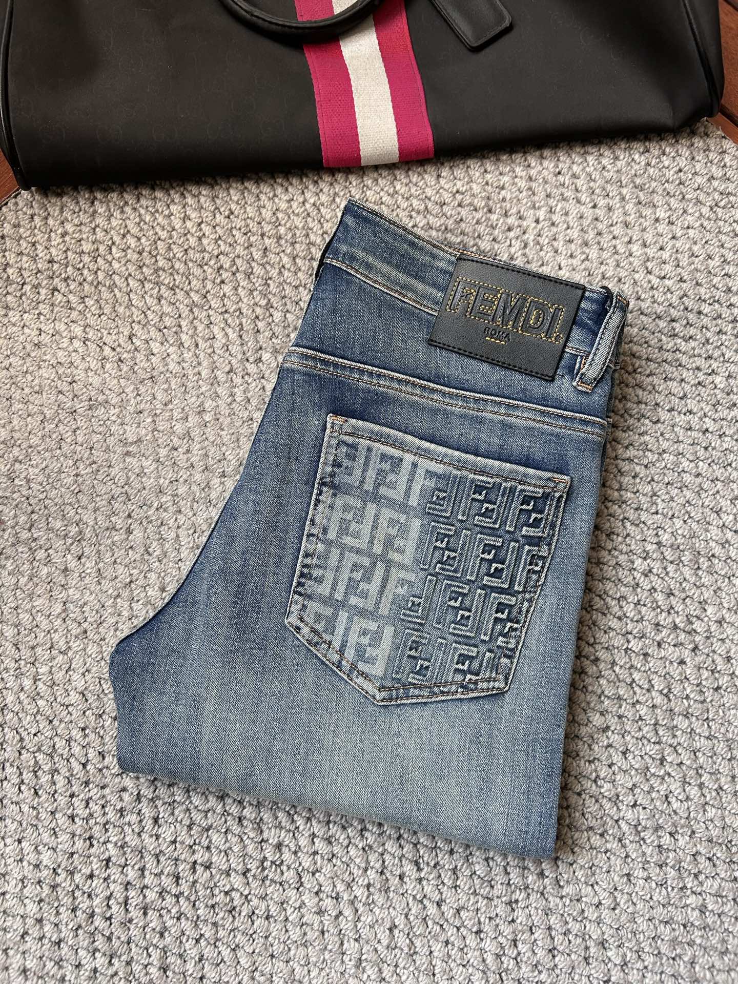 NO:871415,Fen’’ 2026 spring and summer new men’s jeans are made of imported denim fabrics, heavy-duty environmentally friendly washing, soft to the touch and wear-resistant, small straight version, slightly elastic, slimming, perfect details, high-quality hardware and accessories, fine workmanship, extraordinary, code number 28-38, shipped next day,,jeans,19860909芬‘’ 2026春夏新款男士牛仔裤 精选进口丹宁牛仔面料 重工环保洗水 手感柔和 兼备耐磨性 版型小直筒 微弹力显瘦修身,细节完美,五金辅料精选高等品质,做工精细,绝非凡品,码数28-38,隔天出货,,jeans,,Men's clothing
