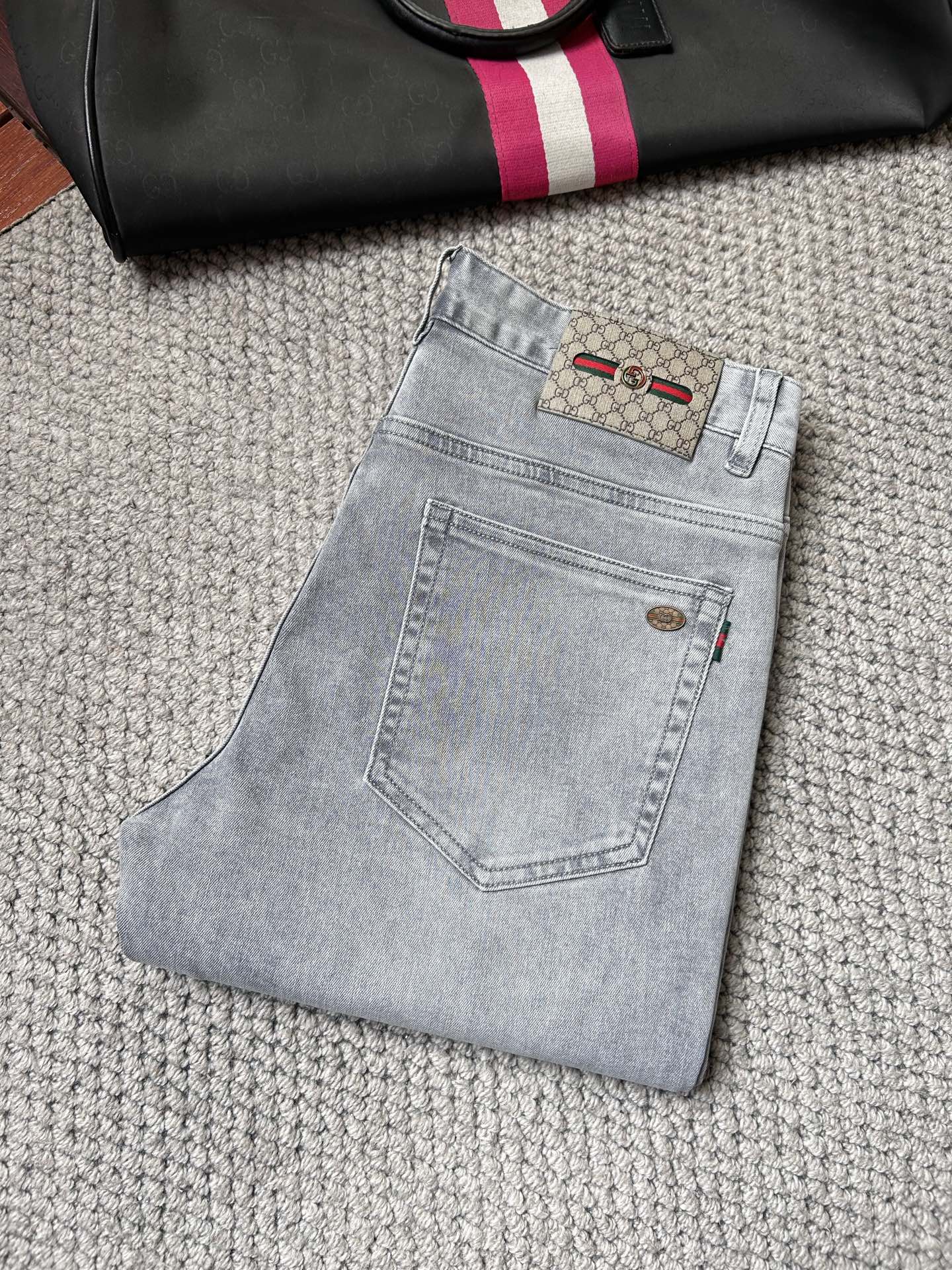 NO:925795,Ancient ''26SS spring and summer new five-pocket jeans, made of selected high-elastic denim fabrics, light, soft and comfortable, customized high-end hardware, details highlight quality, every step is very refined, classic and versatile, exclusive sale, code number 29 30 31 32 33 34 35 36 38,,jeans,19860909古‘’26SS春夏新款五袋款牛仔裤,面料精选高弹牛仔面料 轻薄柔软舒适 定制高端五金 细节彰显品质 每一步都做到非常精致 经典百搭 独家发售 码数29 30 31 32 33 34 35 36 38,,jeans,,Men's clothing