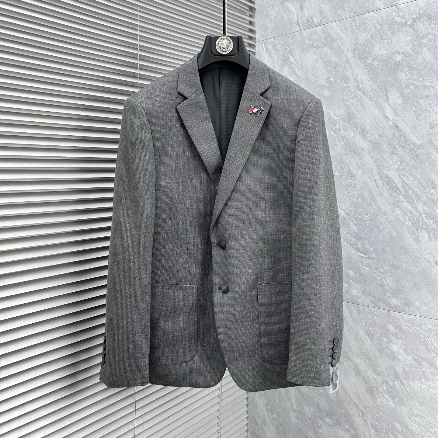 NO:877317,tb‘’ 2026 early spring light luxury series, the latest fashionable men’s suit jackets. Custom-woven and custom-dyed fabrics. Every detail shows craftsmanship. Sufficient advanced structural tailoring design changes to show men’s diverse image changes. Slim and neat, tailored to meet the popular multi-layered outfits. Customized buttons. Unique. Versatile style for life. Complete with three standards. Boutique shipments. Sizes M-4XL, jackets & coats, business suits,19860909tb‘’ 2026早春轻奢系列,最新时尚男款西装外套.定织定染面料.处处细节显工艺足够的高级结构性剪裁的设计改变来展现男士多样的形象变化,修身利落、剪裁合体,满足时下正流行的多层次穿搭,定制纽扣,独一无二.生活百搭款式 三标齐全 精品出货 尺码M-4XL,,jackets & coats,business suit,,Men's clothing