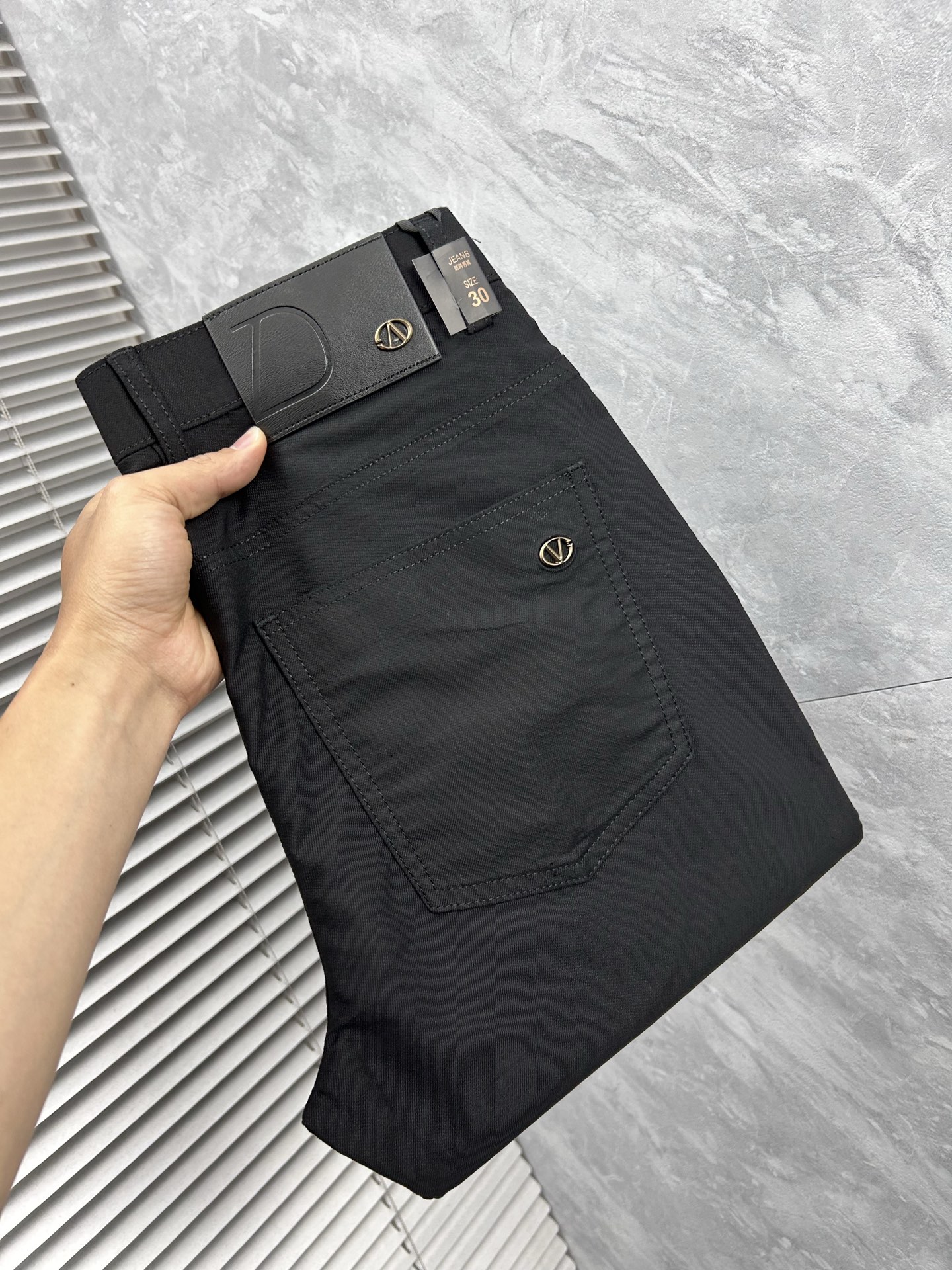 NO:934659,Warren's best-selling new casual trousers, top-end shipments, truly top-notch OEM factories with strict processes, suitable for various high-end gathering places, can also be worn with casual jackets, professional development and research for 3 months, perfect fit!  Super comfortable, business fashion style!  ……………………………………………………………… Size29-38,,valentino,jackets & coats,19860909华伦‘’热销新款休闲西裤,顶级高端出货,真正顶级代加工厂严格工序,适合出示各种聚会高级场所,亦可休闲外套搭穿,专业开发研究3个月调制,版型上身绝对！舒适度超高 商务时尚款 ！…………………………………………………… Size29-38,,valentino,jackets & coats,,Men's clothing