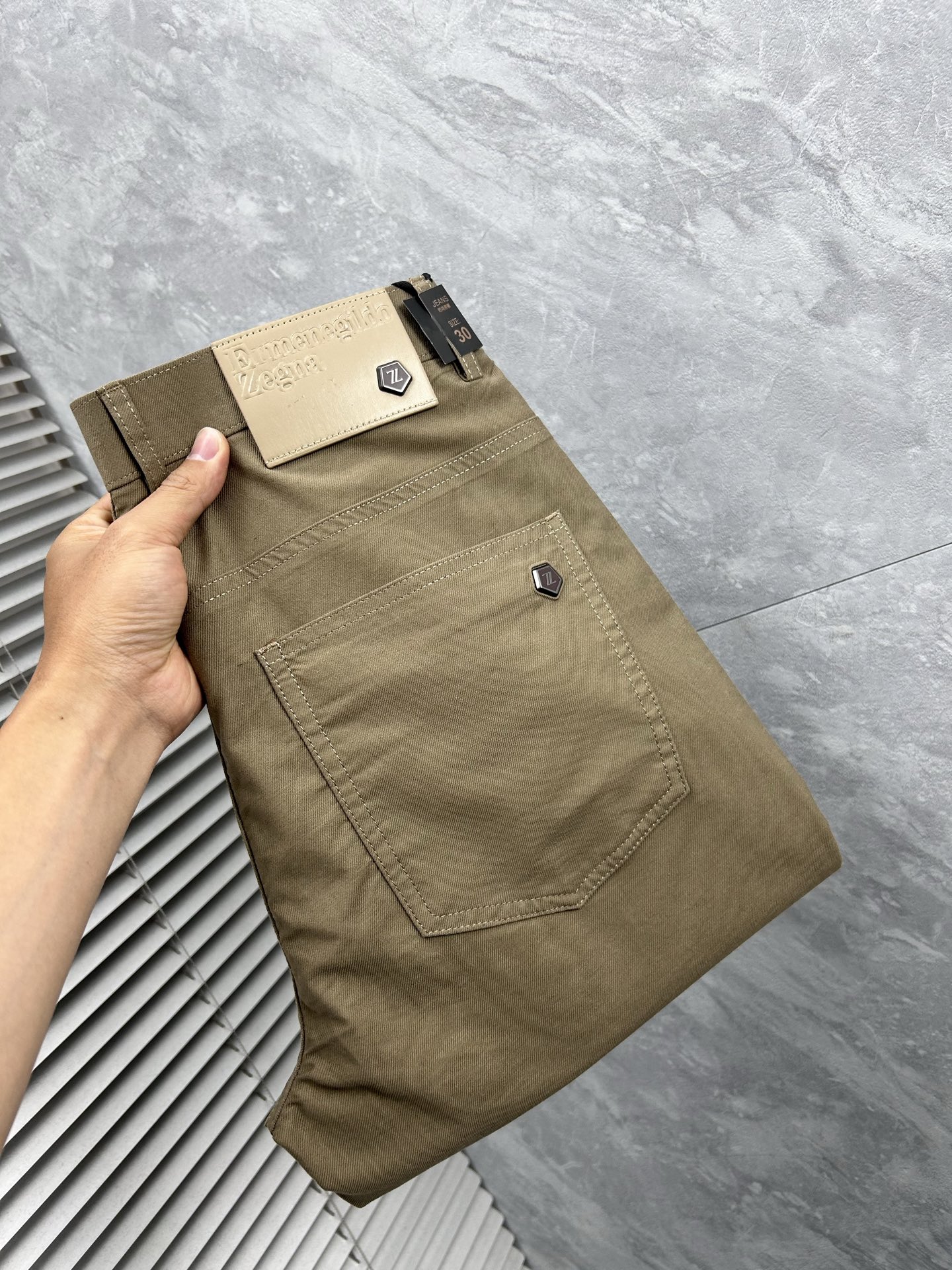 NO:934654,Jenny's best-selling new casual trousers, top-end shipments, truly top-notch OEM factories with strict processes, suitable for various high-end gathering places, can also be worn with casual jackets, professional development and research for 3 months, perfect fit!  Super comfortable, business fashion style!  ……………………………………………………………… Size29-38,,zegna,jackets & coats,19860909杰尼‘’热销新款休闲西裤,顶级高端出货,真正顶级代加工厂严格工序,适合出示各种聚会高级场所,亦可休闲外套搭穿,专业开发研究3个月调制,版型上身绝对！舒适度超高 商务时尚款 ！…………………………………………………… Size29-38,,zegna,jackets & coats,,Men's clothing