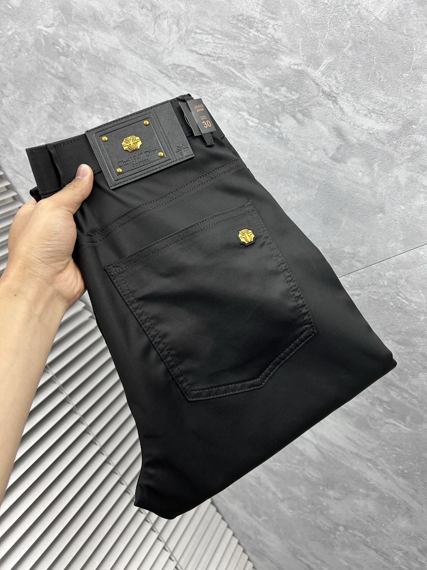 NO:934651,dr'''s best-selling new casual trousers, top-end high-end shipments, truly top-notch OEM factories with strict processes, suitable for various high-end gathering places, and can also be worn with casual jackets, professional development and research for 3 months, perfect fit!  Super comfortable, business fashion style!  ……………………………………………………………… Size29-38,,jackets & coats,19860909dr‘’热销新款休闲西裤,顶级高端出货,真正顶级代加工厂严格工序,适合出示各种聚会高级场所,亦可休闲外套搭穿,专业开发研究3个月调制,版型上身绝对！舒适度超高 商务时尚款 ！…………………………………………………… Size29-38,,jackets & coats,,Men's clothing