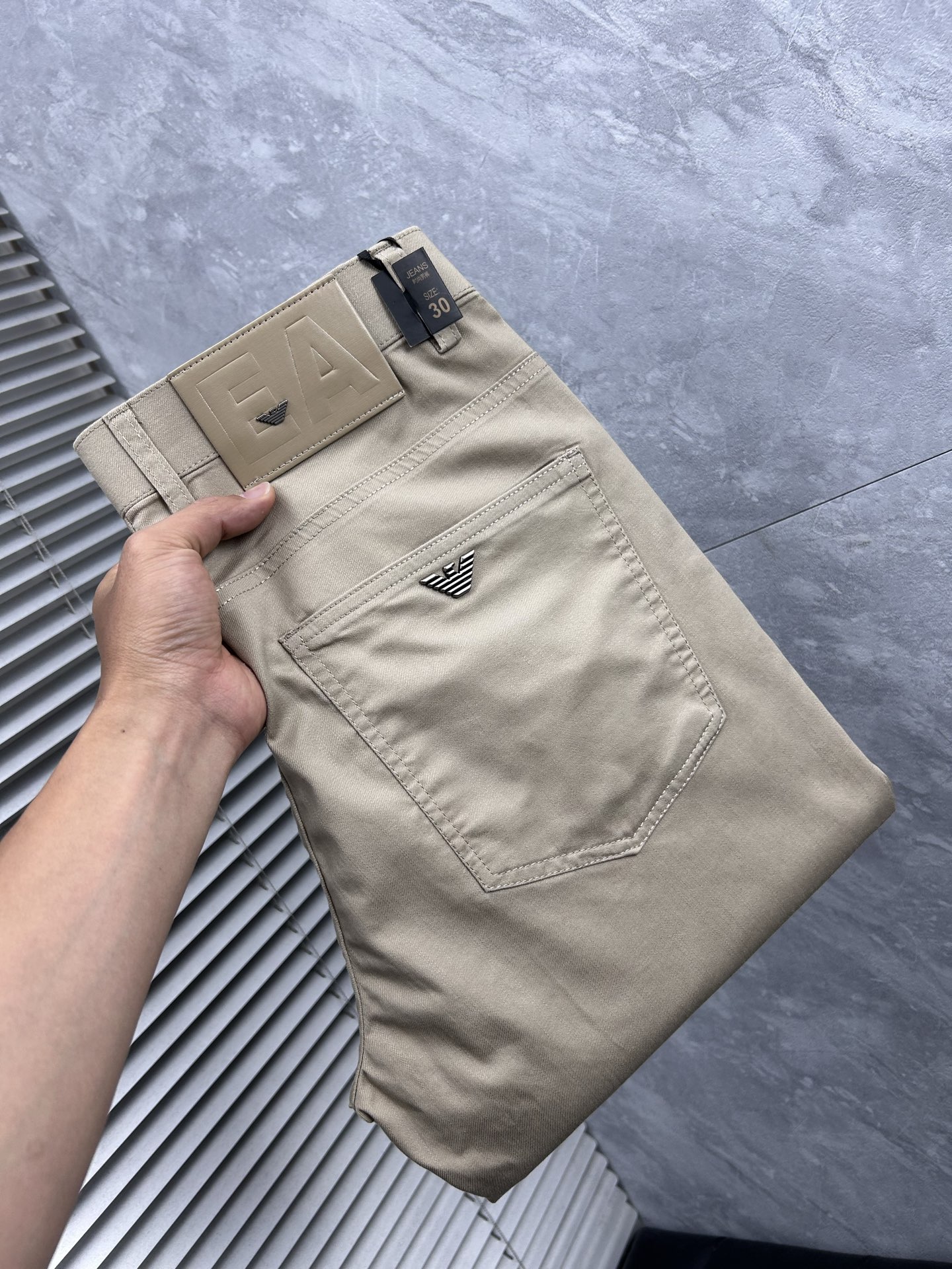 NO:908400,Amma's best-selling new casual trousers, top-end shipments, truly top-notch OEM factories with strict processes, suitable for various high-end gathering places, can also be worn with casual jackets, professional development and research for 3 months, perfect fit!  Super comfortable, business fashion style!  ……………………………………………………………… Size29-38,,jackets & coats,19860909阿玛‘’热销新款休闲西裤,顶级高端出货,真正顶级代加工厂严格工序,适合出示各种聚会高级场所,亦可休闲外套搭穿,专业开发研究3个月调制,版型上身绝对！舒适度超高 商务时尚款 ！…………………………………………………… Size29-38,,jackets & coats,,Men's clothing