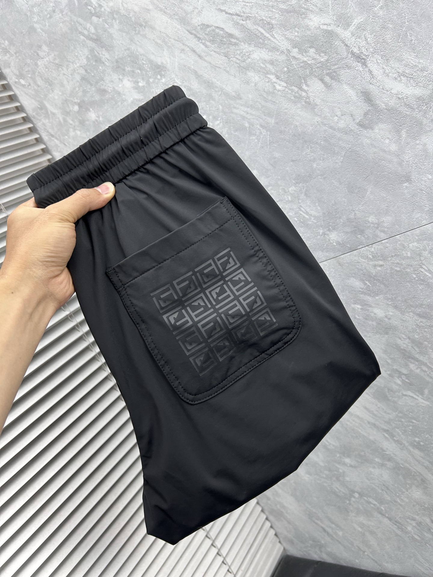 NO:908361,Fen's best-selling new casual trousers, top-end shipments, truly top-notch OEM factories with strict processes, suitable for various high-end gathering places, can also be worn with casual jackets, professional development and research for 3 months, perfect fit!  Super comfortable, business fashion style!  ……………………………………………………………… Size29-38,,jackets & coats,19860909芬‘’热销新款休闲西裤,顶级高端出货,真正顶级代加工厂严格工序,适合出示各种聚会高级场所,亦可休闲外套搭穿,专业开发研究3个月调制,版型上身绝对！舒适度超高 商务时尚款 ！…………………………………………………… Size29-38,,jackets & coats,,Men's clothing