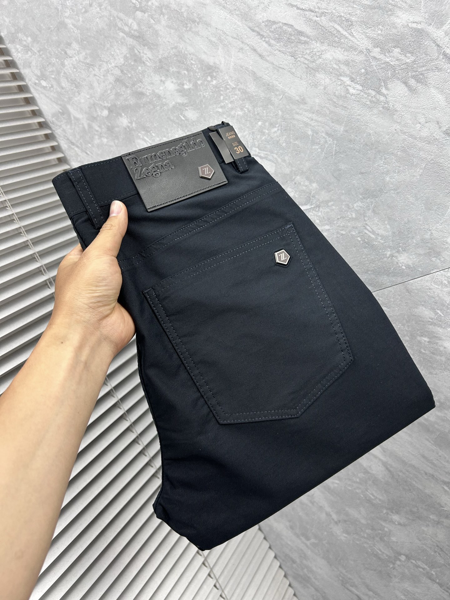 NO:908374,Jenny's best-selling new casual trousers, top-end shipments, truly top-notch OEM factories with strict processes, suitable for various high-end gathering places, can also be worn with casual jackets, professional development and research for 3 months, perfect fit!  Super comfortable, business fashion style!  ……………………………………………………………… Size29-38,,zegna,jackets & coats,19860909杰尼‘’热销新款休闲西裤,顶级高端出货,真正顶级代加工厂严格工序,适合出示各种聚会高级场所,亦可休闲外套搭穿,专业开发研究3个月调制,版型上身绝对！舒适度超高 商务时尚款 ！…………………………………………………… Size29-38,,zegna,jackets & coats,,Men's clothing