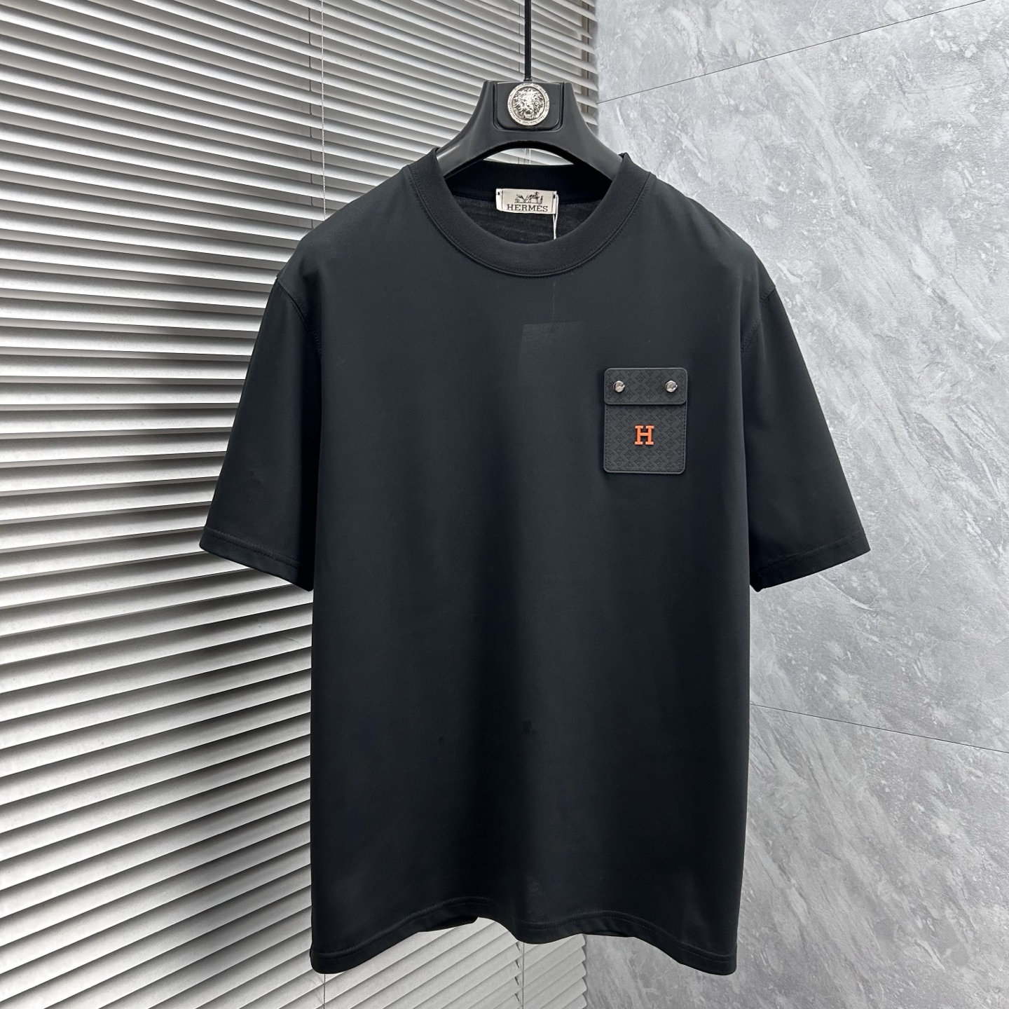 NO:932457,Herme's 2026 spring and summer new products are pure cotton round neck short-sleeved T-shirts. Good products need no introduction. Look at the details. Counter size M-XXXL 175/140 recommended L,, hermes, T-shirt, tees, t-shirt,19860909Herme‘’ 2026年春夏新品上新 纯棉圆领短袖T恤 好货不用过多介绍 看细节 专柜码数M-XXXL 175/140建议L,,hermes,T-shirt,tees，t-shirt,,Men's clothing