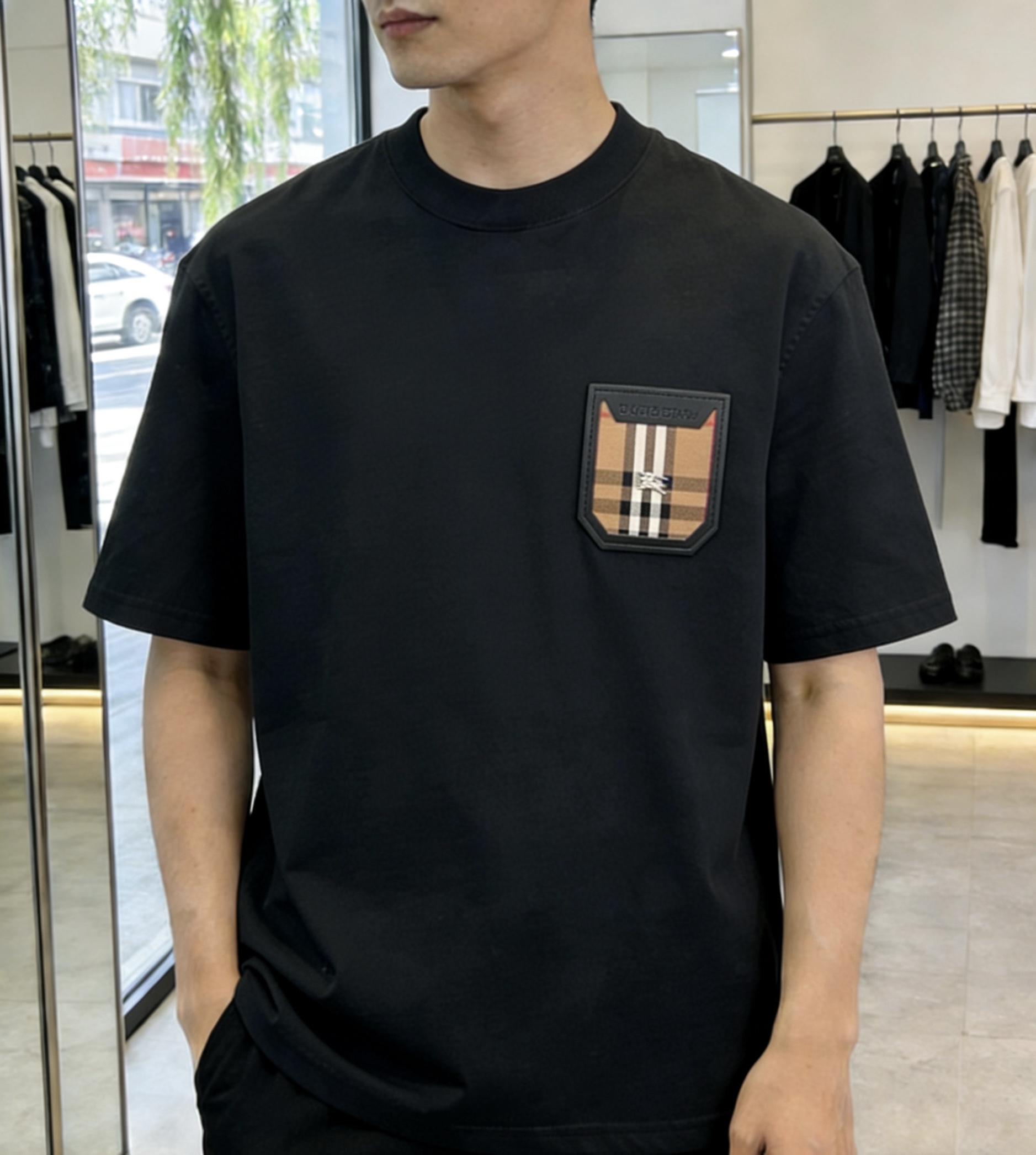NO:908480,Burberry's 2026 spring and summer new products are pure cotton round neck short-sleeved T-shirts. Good products need no introduction. Look at the details. Counter size M-XXXL 175/140 recommended L,, burberry, T-shirt, tees, t-shirt,19860909巴宝‘’ 2026年春夏新品上新 纯棉圆领短袖T恤 好货不用过多介绍 看细节 专柜码数M-XXXL 175/140建议L,,burberry,T-shirt,tees，t-shirt,,Men's clothing