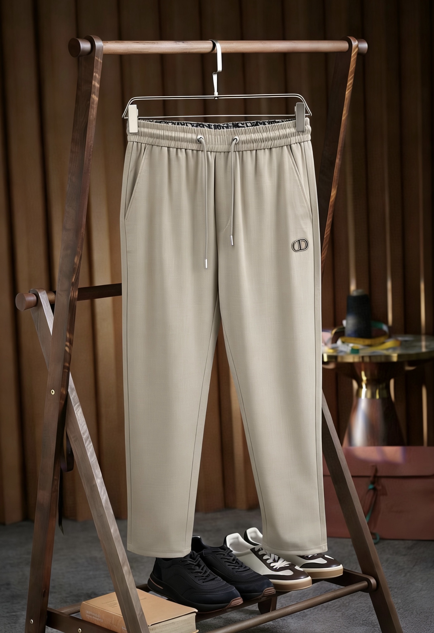 NO:877300,dr'' top product 2026 spring and summer new casual pants!  On sale simultaneously on the official website. The brand's classic LOGO casual pants, customized fabrics, excellent comfort, strong touch. Highly recognizable, perfect appearance and craftsmanship. Sizes M-3XL,,19860909dr‘’顶级货品 2026春夏新款休闲裤！官网同步发售.品牌经典LOGO休闲裤 ,定制面料,舒适度极好,手触感强烈.辨识度极高,完美品相工艺. 尺码M-3XL,,,Men's clothing