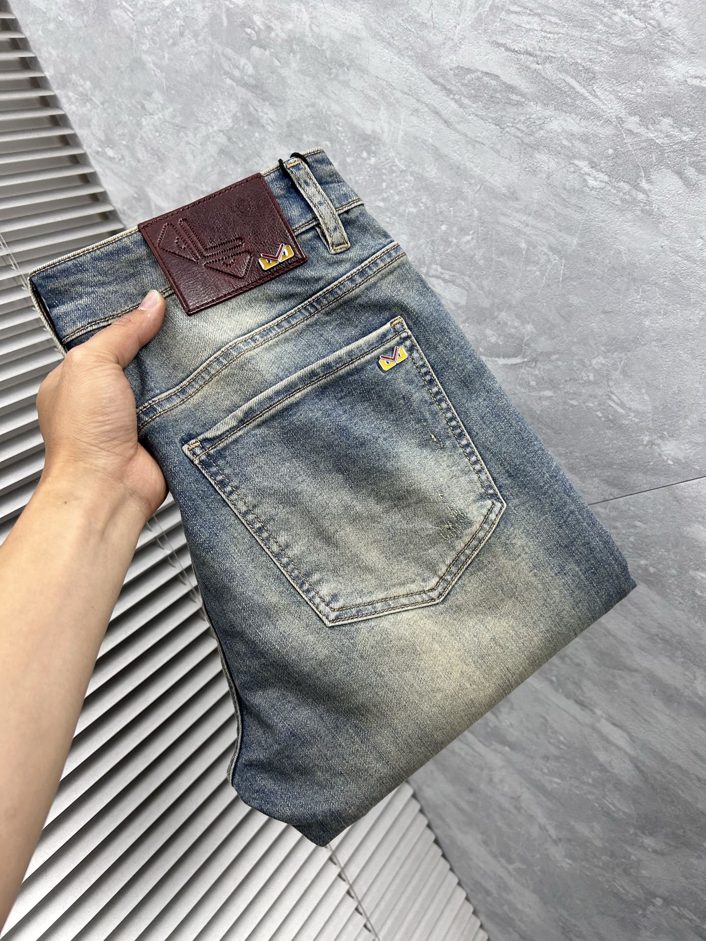 NO:934926,Fen’’ 2026 spring and summer new men’s jeans are made of imported denim fabrics, heavy-duty environmentally friendly washing, soft to the touch and wear-resistant, small straight version, slightly elastic, slimming, perfect details, high-quality hardware and accessories, fine workmanship, extraordinary, code number 28-38, shipped next day,,jeans,19860909芬‘’ 2026春夏新款男士牛仔裤 精选进口丹宁牛仔面料 重工环保洗水 手感柔和 兼备耐磨性 版型小直筒 微弹力显瘦修身,细节完美,五金辅料精选高等品质,做工精细,绝非凡品,码数28-38,隔天出货,,jeans,,Men's clothing
