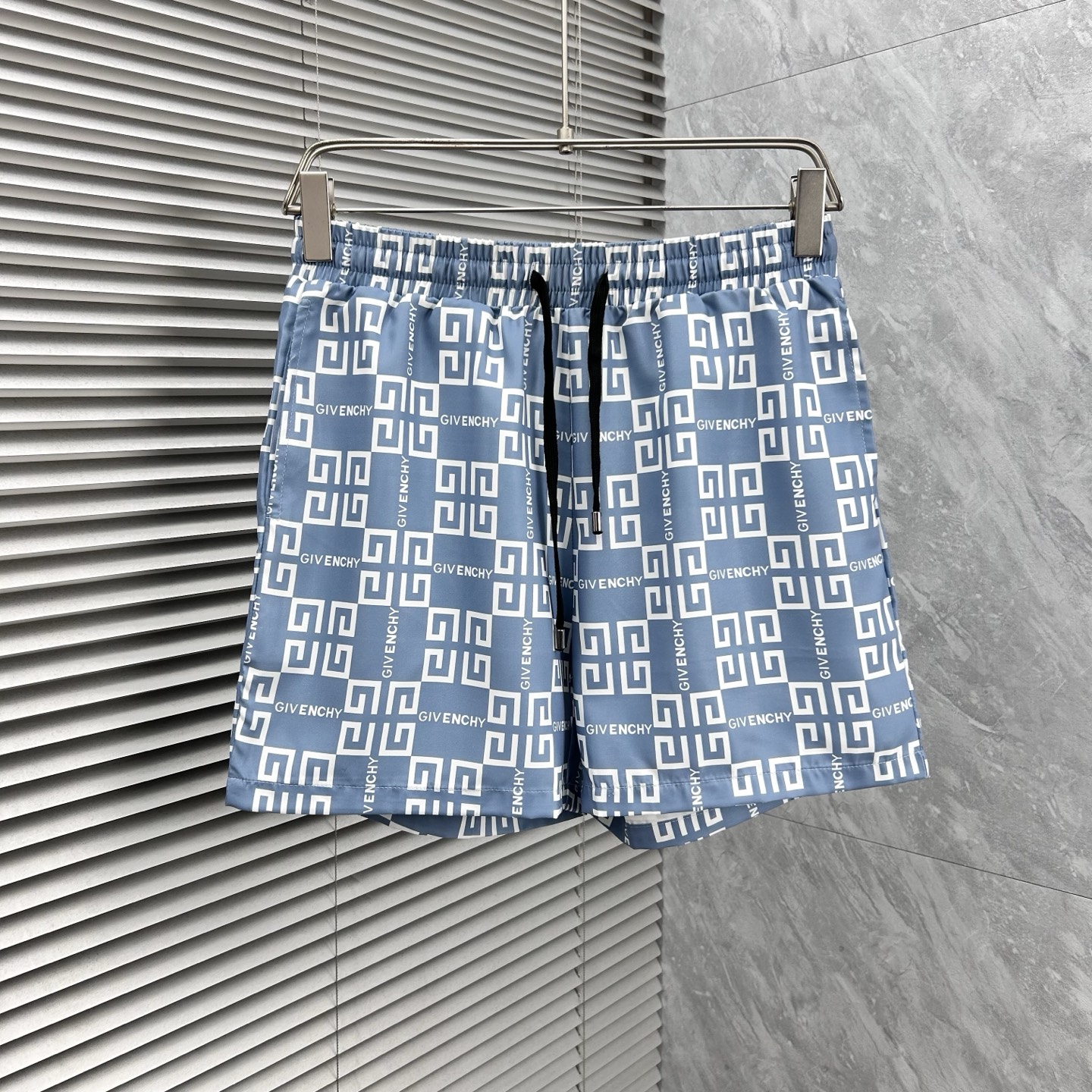 NO:871315,Givenchy's 2026 spring and summer new products are newly released. Beach pants and shorts are good products that don't need to be introduced too much. Look at the details. Counter size M-XXXL,,givenchy,shorts,19860909纪梵‘’2026春夏新品上新 沙滩裤 短裤 好货不用过多介绍 看细节 专柜码数M-XXXL,,givenchy,shorts,,Men's clothing