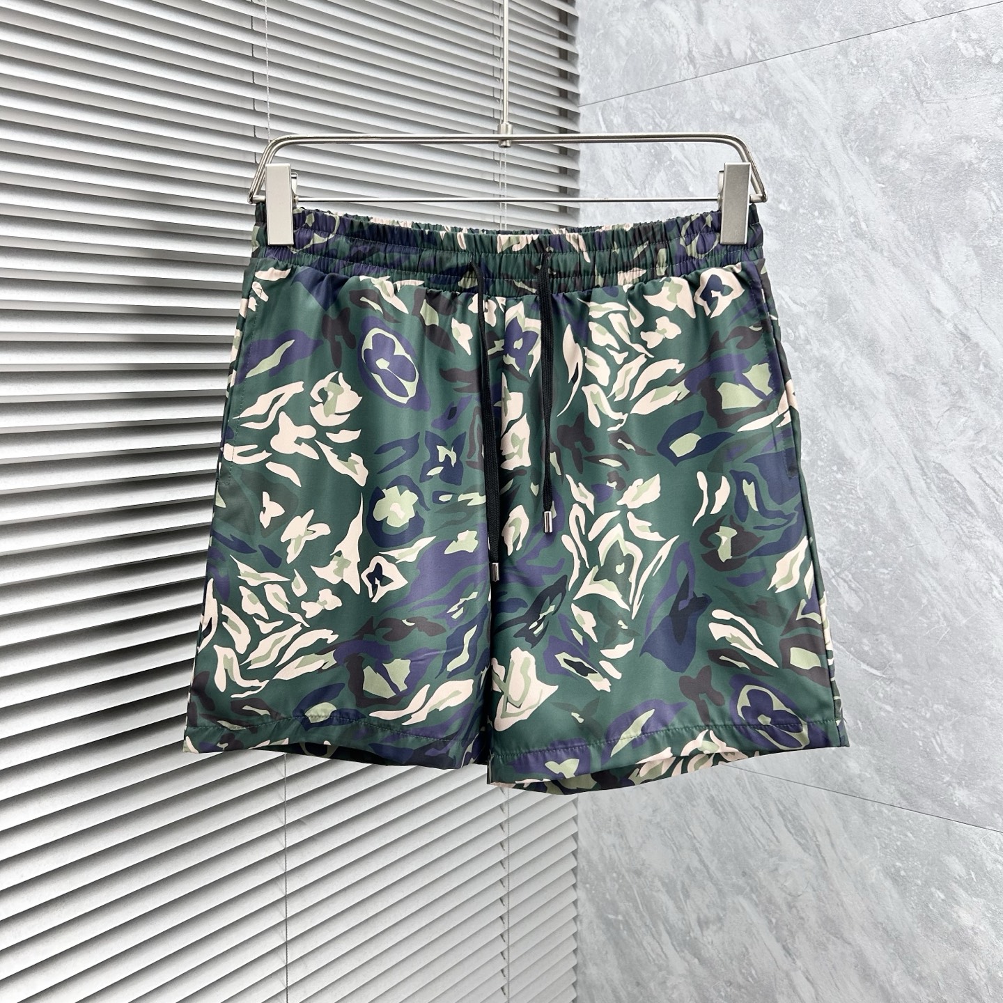 NO:871324,LV 2026 spring and summer new products, beach shorts and shorts. Good products need no introduction. Look at the details. Counter sizes M-XXXL, Louis Vuitton, shorts,19860909LV 2026春夏新品上新 沙滩裤 短裤 好货不用过多介绍 看细节 专柜码数M-XXXL,,louis vuitton,shorts,,Men's clothing