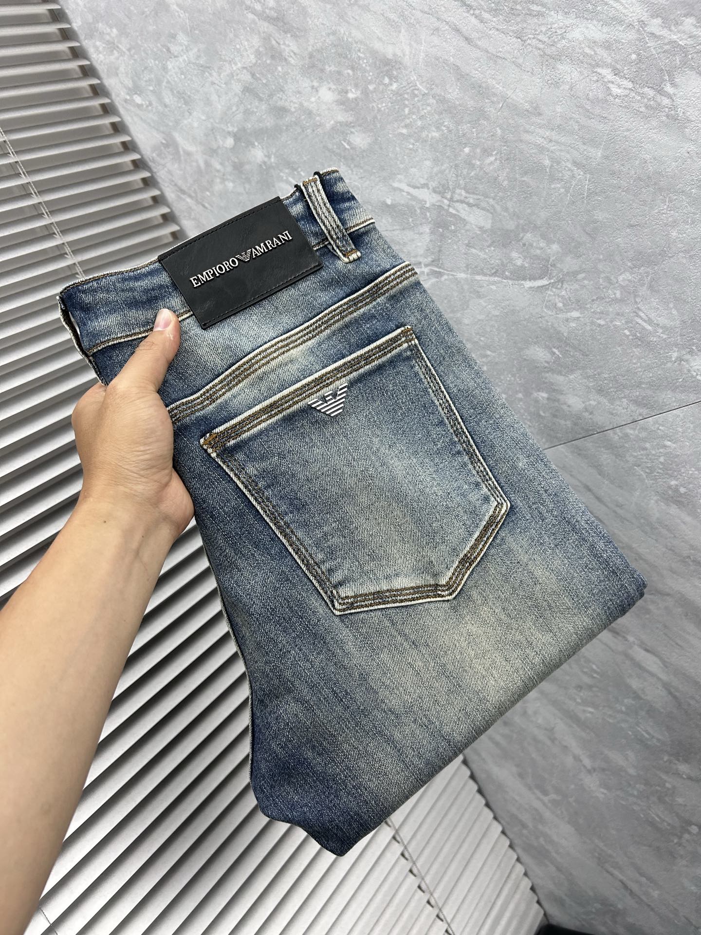 NO:877278,Ama's 2026 spring and summer new men's jeans are made of imported denim fabrics, heavy-duty and environmentally friendly washing, soft to the touch and wear-resistant, small straight version, slightly elastic, slimming, perfect details, high-quality hardware and accessories, fine workmanship, extraordinary, code number 28-38, shipped next day,,jeans,19860909阿玛‘’ 2026春夏新款男士牛仔裤 精选进口丹宁牛仔面料 重工环保洗水 手感柔和 兼备耐磨性 版型小直筒 微弹力显瘦修身,细节完美,五金辅料精选高等品质,做工精细,绝非凡品,码数28-38,隔天出货,,jeans,,Men's clothing
