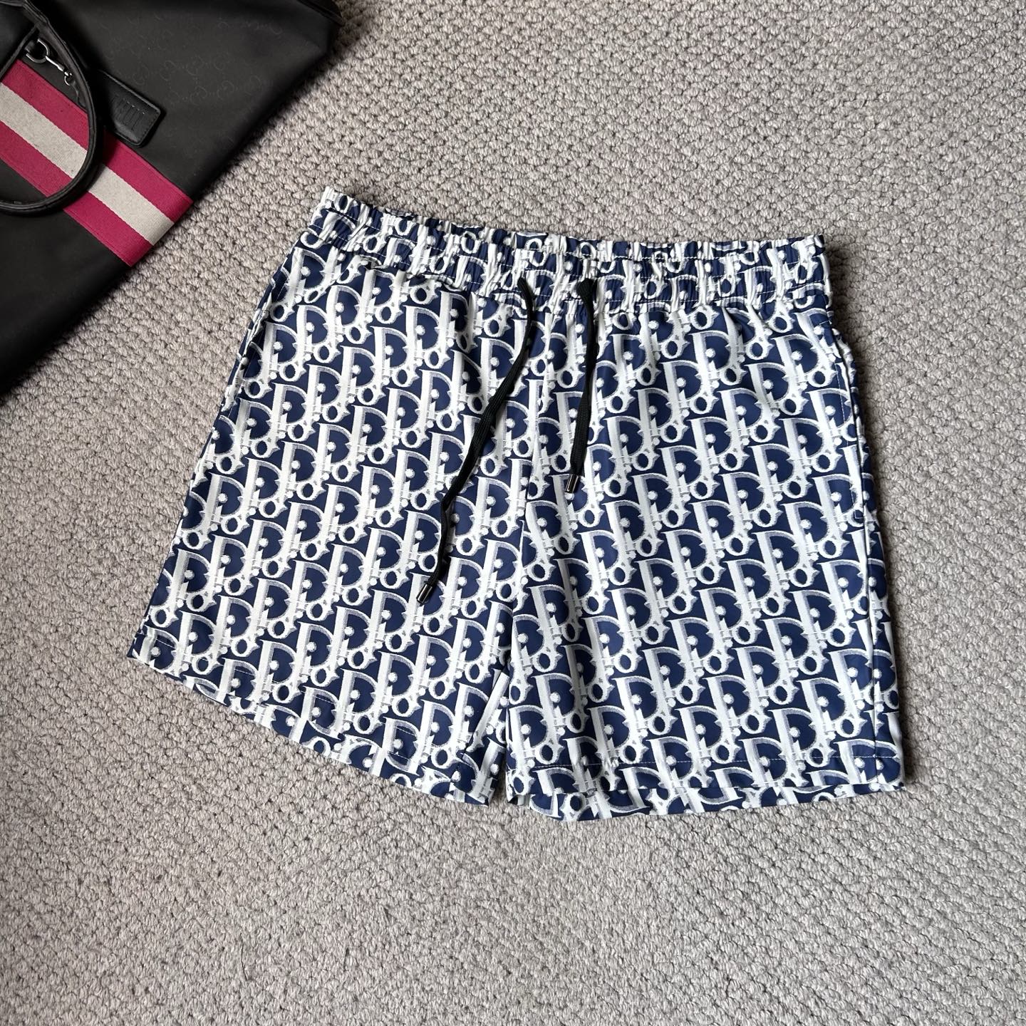 NO:864931,dr 2026 spring and summer new products, beach shorts and shorts. Good products need no introduction. Look at the details. Counter size M-XXXL,,shorts,19860909dr 2026春夏新品上新 沙滩裤 短裤 好货不用过多介绍 看细节 专柜码数M-XXXL,,shorts,,Men's clothing