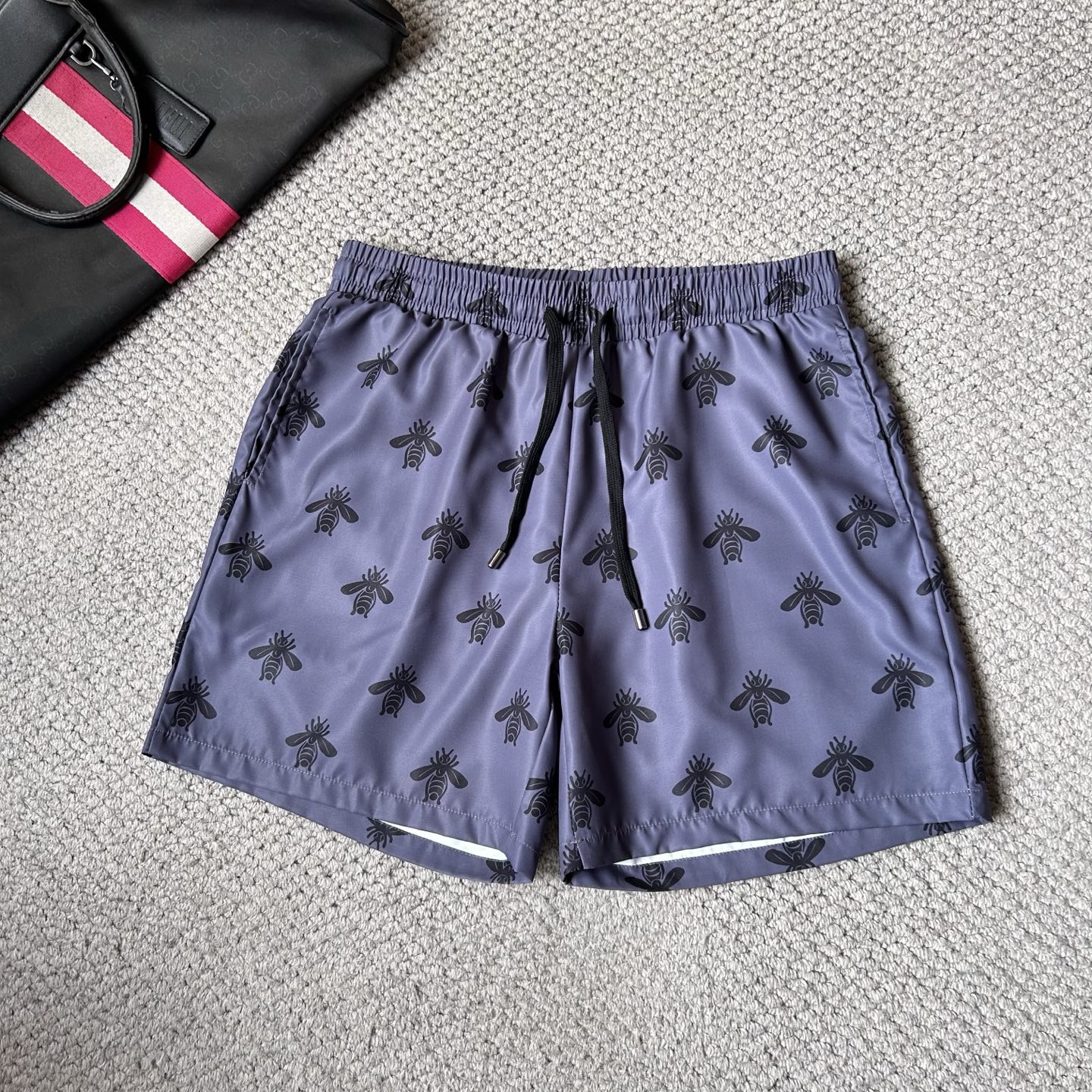 NO:864998,The latest 2026 spring and summer new products are beach shorts and shorts. Good products need no introduction. Look at the details. Counter size M-XXXL,,shorts,19860909古‘’2026春夏新品上新 沙滩裤 短裤 好货不用过多介绍 看细节 专柜码数M-XXXL,,shorts,,Men's clothing
