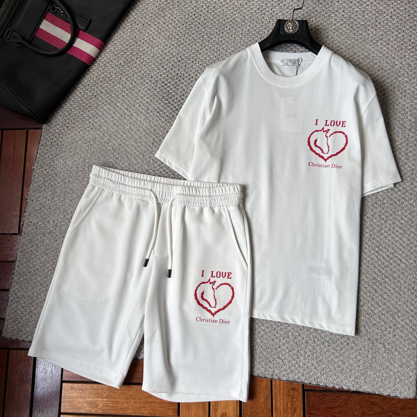 NO:871583,DIo*DI'ss26 new casual suit for early spring. Trading company channel order. Exclusive and limited sale of overseas boutiques. Classic is eternal. It is absolutely worth buying!  No need to think about how to match it, just one set and it’s easy!  Customized fabrics are provided by customers, which are smooth to the touch, yet crisp and stylish, and the upper body is full of texture!  The overall design is simple and elegant without losing style. It has a strong sense of upper body and is definitely at the forefront of fashion. It is very comfortable to wear and the upper body is exquisite and lively. It can be used in various occasions no matter when. Size M-XXXL, dior,19860909DIo*迪‘’ss26早春新款休闲套装 贸易公司渠道订单,海外精品独家限定发售,经典即永恒,入手绝对值的！不用想怎么搭配,直接一套轻松搞定！客供定制面料,触感顺滑,却又挺括有型,上身质感十足！ 整体简洁大方而不失格调,上身感极强,绝对走在时尚最前端,穿着非常舒适,上身精致跃然,无论是什么时候都能胜任各种场合 尺码M-XXXL,,dior,,Men's clothing