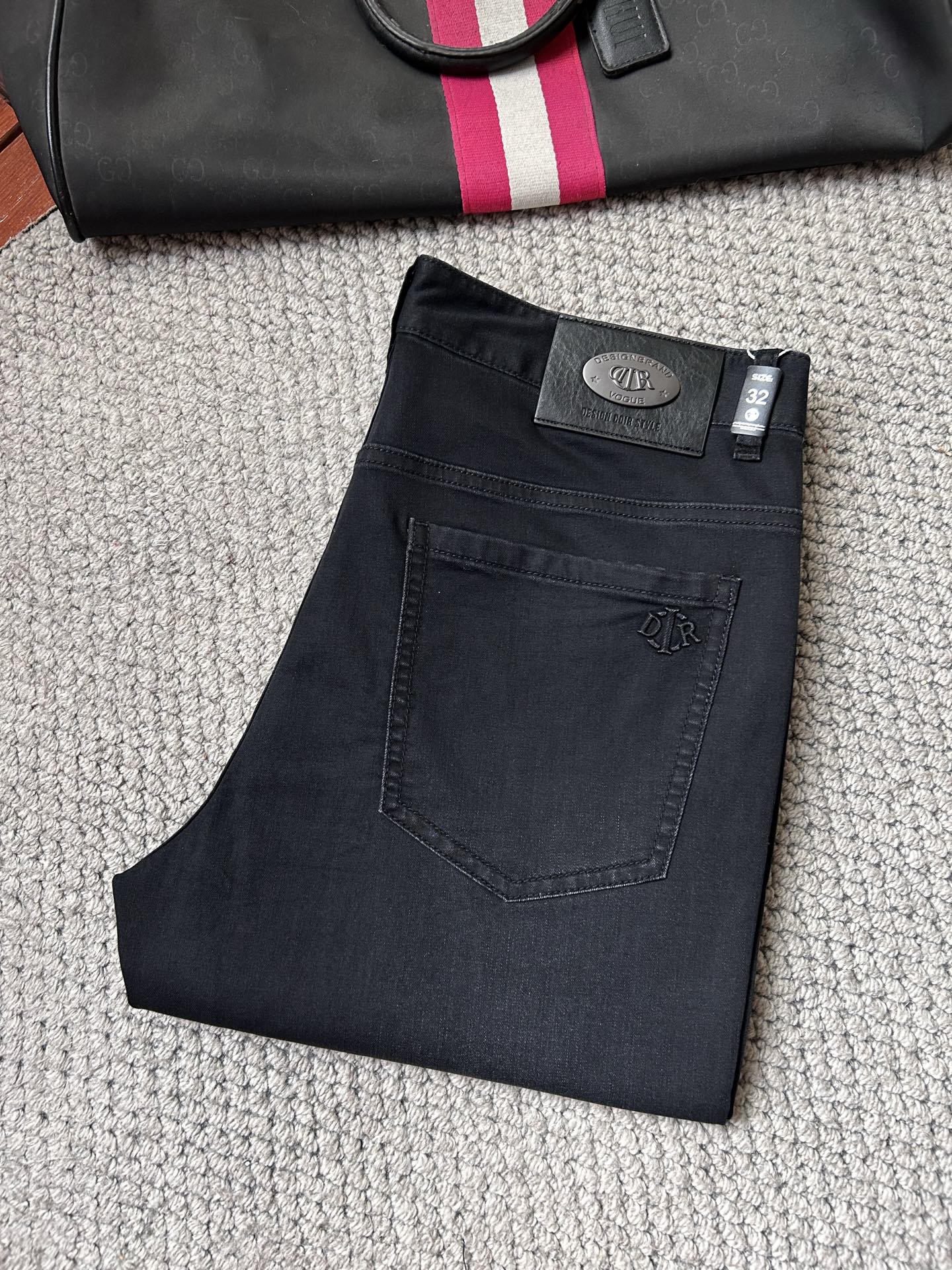 NO:914052,dr‘’2026 new spring and summer men’s casual jeans, top quality!  Channel orders and official website sales simultaneously!  !  Original factory custom-made denim made of pure cotton!  Suitable for various combinations of casual and formal wear ~ perfect for daily commuting!  !  Size 29-38 (not 37).,,jeans,19860909dr‘’2026春夏新款男士休闲牛仔裤,顶级品质！渠道订单,官网同步出售！！原厂订制牛仔全棉材质！适合休闲/正装各种搭配～日常通勤的极品！！尺码29-38（没37）.,,jeans,,Men's clothing