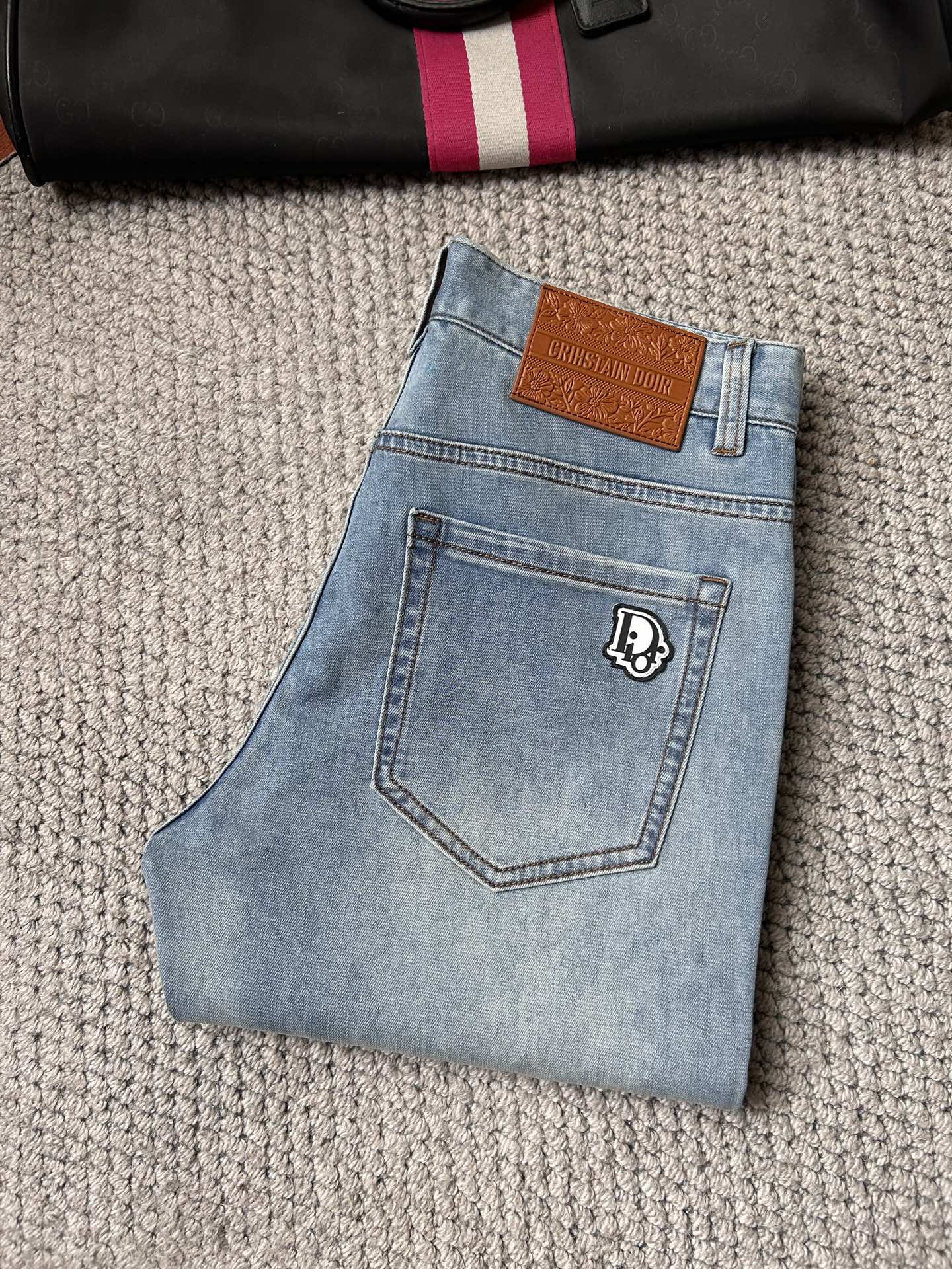 NO:871574,dr‘’2026 new spring and summer men’s casual jeans, top quality!  Channel orders and official website sales simultaneously!  !  Original factory custom-made denim made of pure cotton!  Suitable for various combinations of casual and formal wear ~ perfect for daily commuting!  !  Size 29-38 (not 37).,,jeans,19860909dr‘’2026春夏新款男士休闲牛仔裤,顶级品质！渠道订单,官网同步出售！！原厂订制牛仔全棉材质！适合休闲/正装各种搭配～日常通勤的极品！！尺码29-38（没37）.,,jeans,,Men's clothing