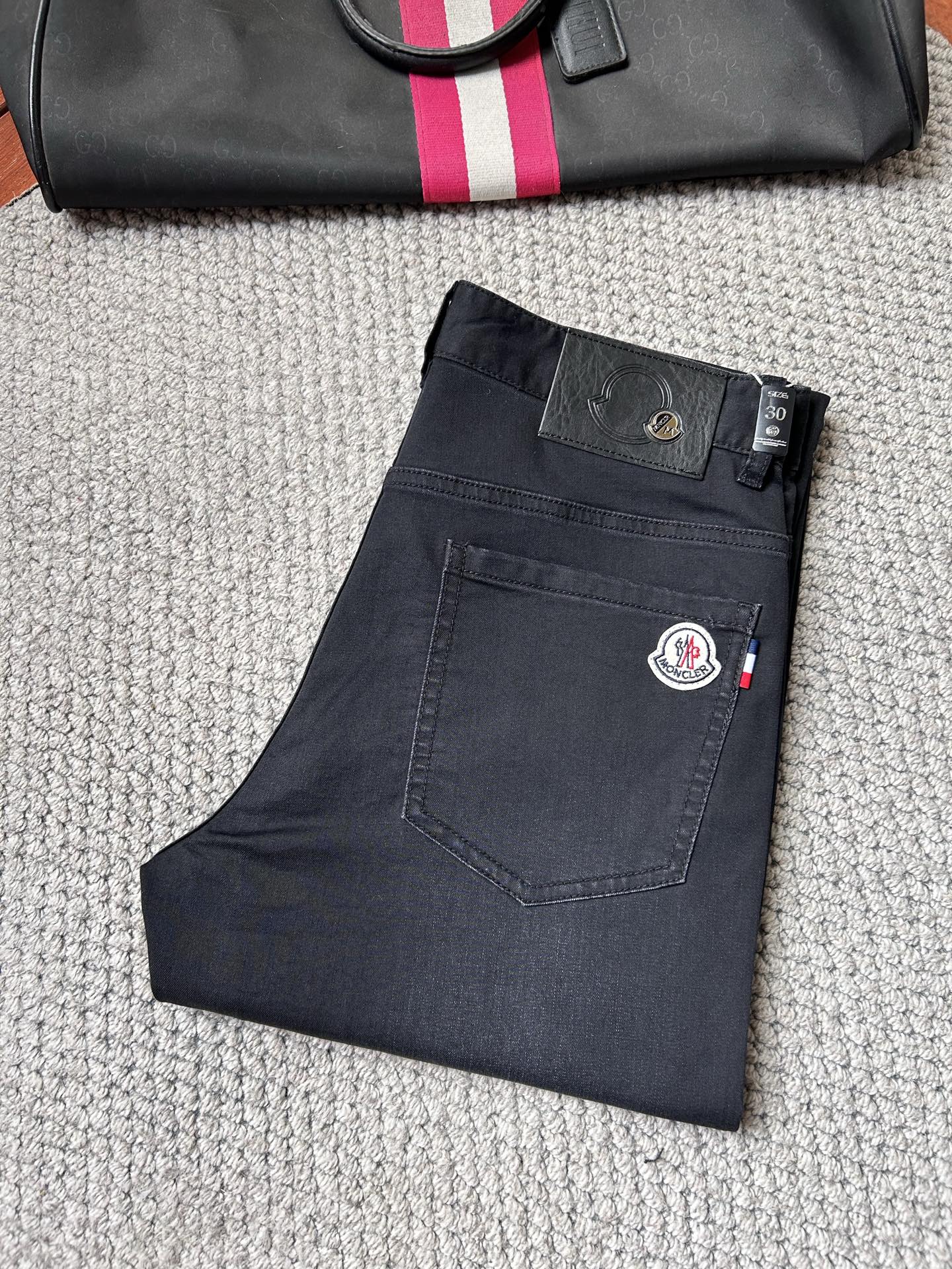 NO:871579,Meng's 2026 new spring and summer men's casual jeans, top quality!  Channel orders and official website sales simultaneously!  !  Original factory custom-made denim made of pure cotton!  Suitable for various combinations of casual and formal wear ~ perfect for daily commuting!  !  Size 29-38 (not 37).,,jeans,19860909蒙‘’2026春夏新款男士休闲牛仔裤,顶级品质！渠道订单,官网同步出售！！原厂订制牛仔全棉材质！适合休闲/正装各种搭配～日常通勤的极品！！尺码29-38（没37）.,,jeans,,Men's clothing