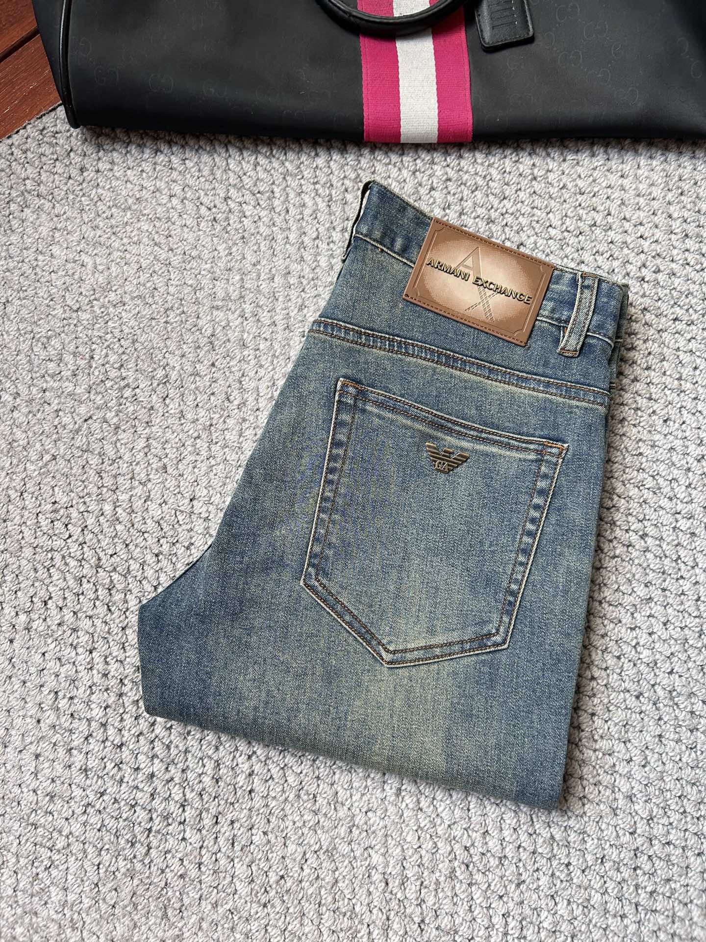 NO:871587,Amma's 2026 new spring and summer men's casual jeans, top quality!  Channel orders and official website sales simultaneously!  !  Original factory custom-made denim made of pure cotton!  Suitable for various combinations of casual and formal wear ~ perfect for daily commuting!  !  Size 29-38 (not 37).,,jeans,19860909阿玛‘’2026春夏新款男士休闲牛仔裤,顶级品质！渠道订单,官网同步出售！！原厂订制牛仔全棉材质！适合休闲/正装各种搭配～日常通勤的极品！！尺码29-38（没37）.,,jeans,,Men's clothing
