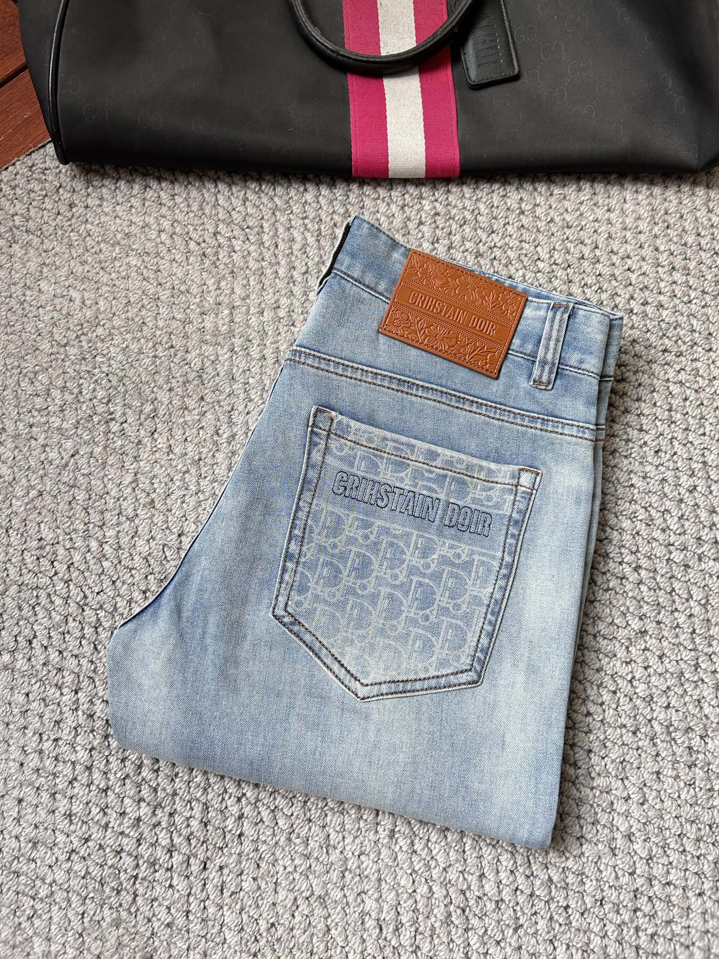 NO:871609,dr‘’2026 new spring and summer men’s casual jeans, top quality!  Channel orders and official website sales simultaneously!  !  Original factory custom-made denim made of pure cotton!  Suitable for various combinations of casual and formal wear ~ perfect for daily commuting!  !  Size 29-38 (not 37).,,jeans,19860909dr‘’2026春夏新款男士休闲牛仔裤,顶级品质！渠道订单,官网同步出售！！原厂订制牛仔全棉材质！适合休闲/正装各种搭配～日常通勤的极品！！尺码29-38（没37）.,,jeans,,Men's clothing